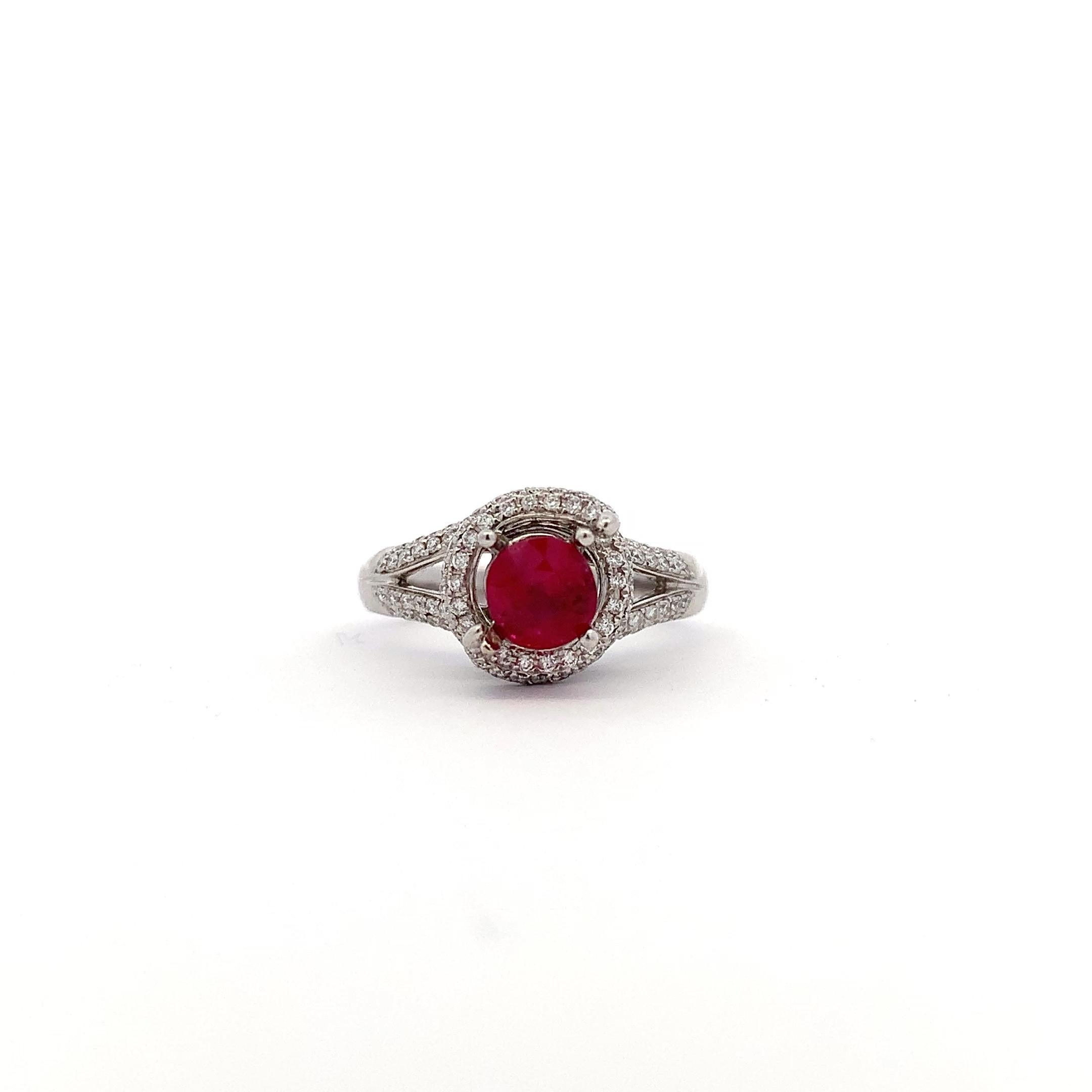 Round Cut Ruby and diamonds engagement ring 18k white gold For Sale