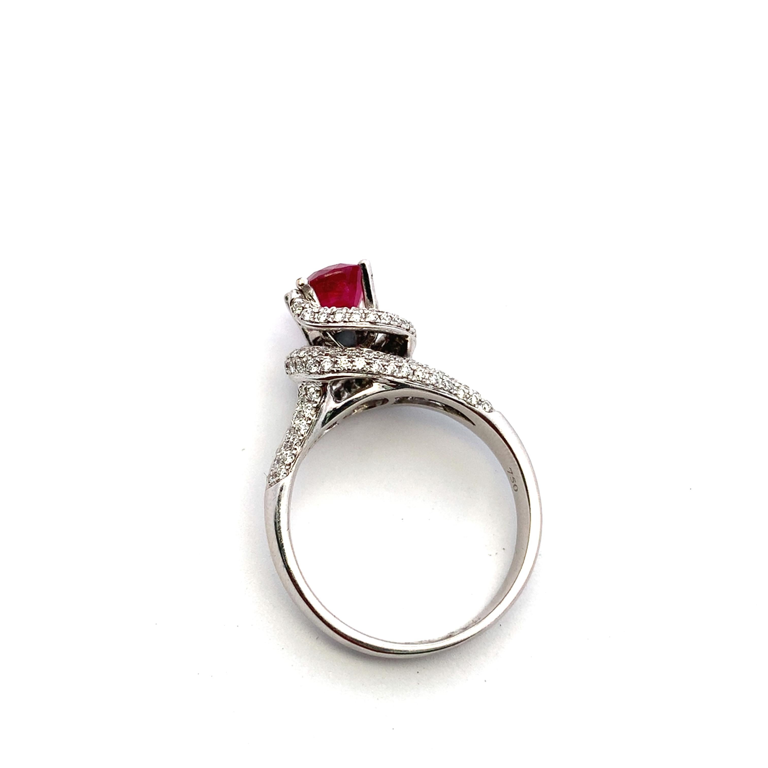 Ruby and diamonds engagement ring 18k white gold In New Condition For Sale In London, GB