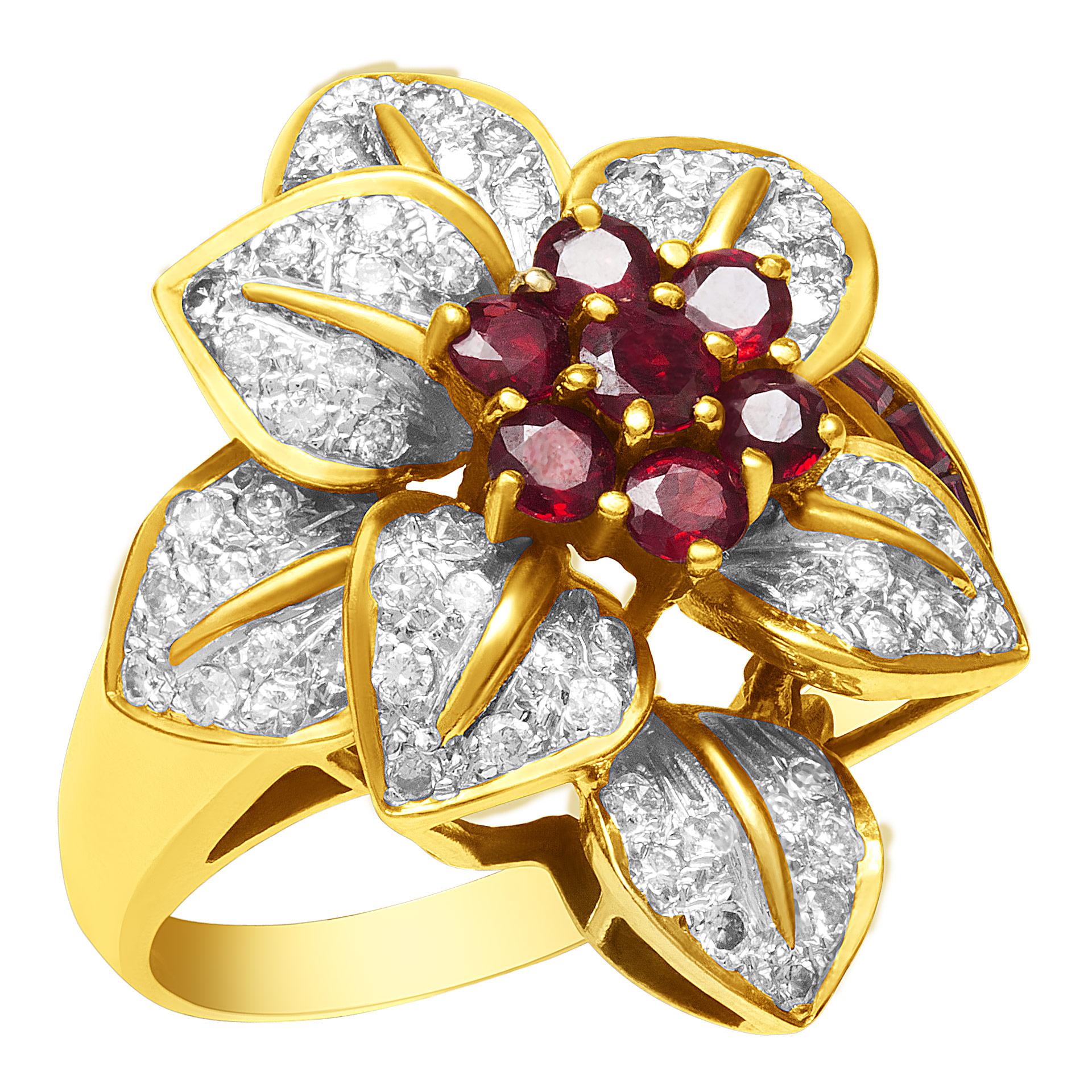 Ruby and Diamonds Flower Ring and Pendant, 2 Pieces Set in 18k Yellow Gold In Excellent Condition For Sale In Surfside, FL