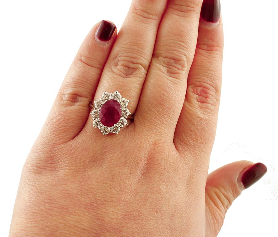 Ruby and Diamonds Ring In Good Condition In Marcianise, Marcianise (CE)