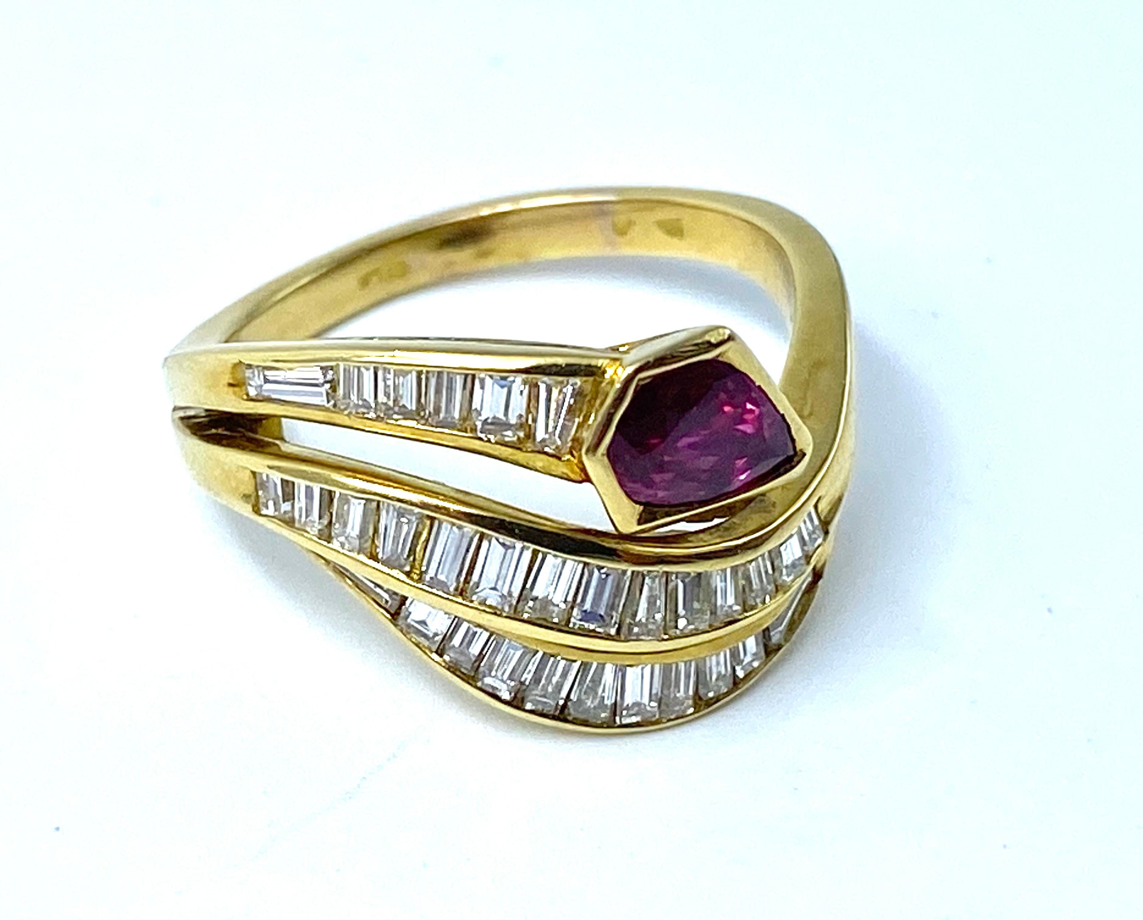 Ruby and Diamonds Snake Ring In Excellent Condition For Sale In Sežana, SI