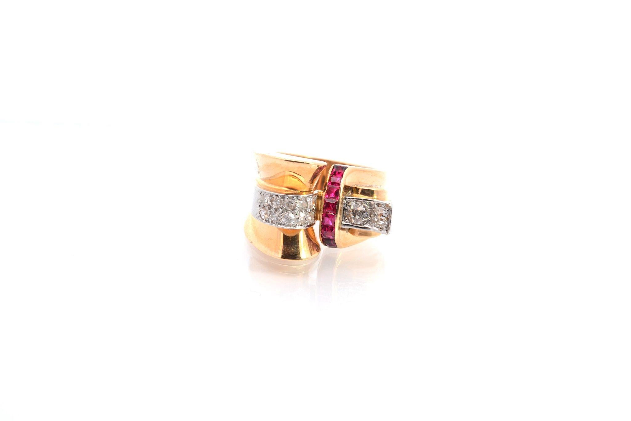 Stones: 12 brilliants: 0.80ct, 8 calibrated rubies: 0.55ct
Material: Yellow gold and platinum
Weight: 13.4g
Period: 1940
Size: 51 (free sizing)
Certificate
Ref. : 25372