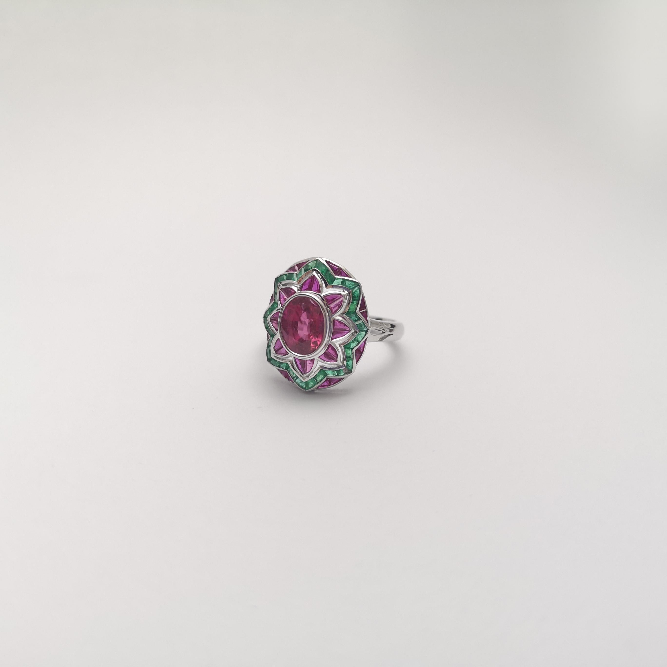 Ring mit Rubin und Smaragd in 18 Karat Weißgold gefasst in Fassungen im Angebot 3