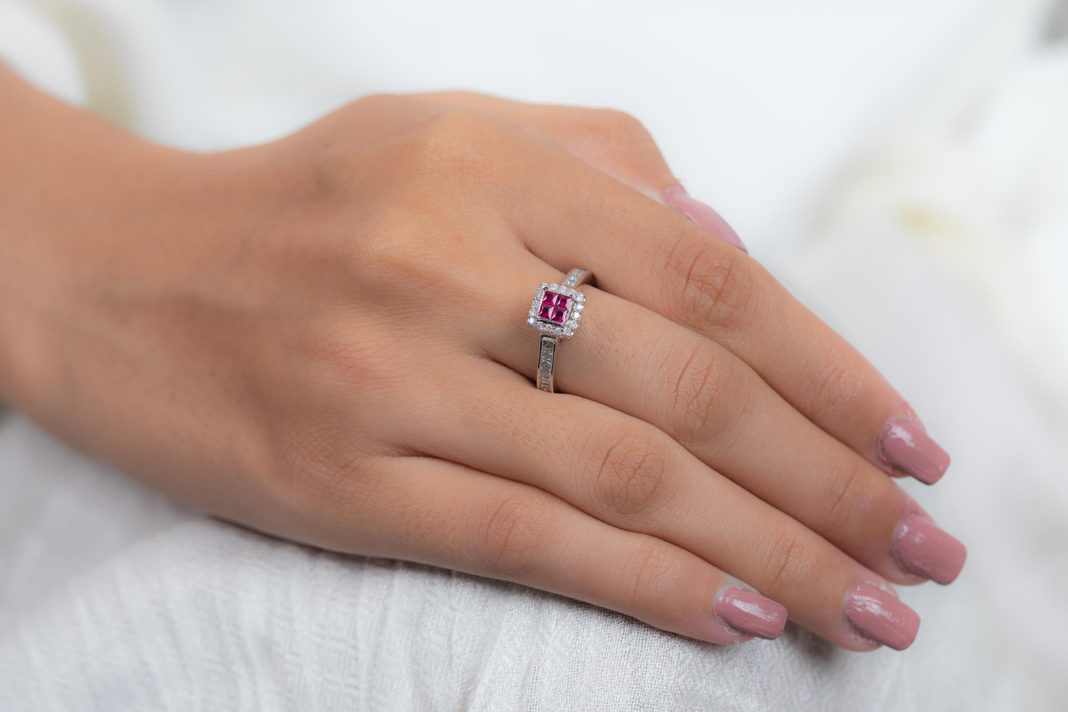 En vente :  Bague de fiançailles en or blanc massif 18 carats avec rubis et halo de diamants 3