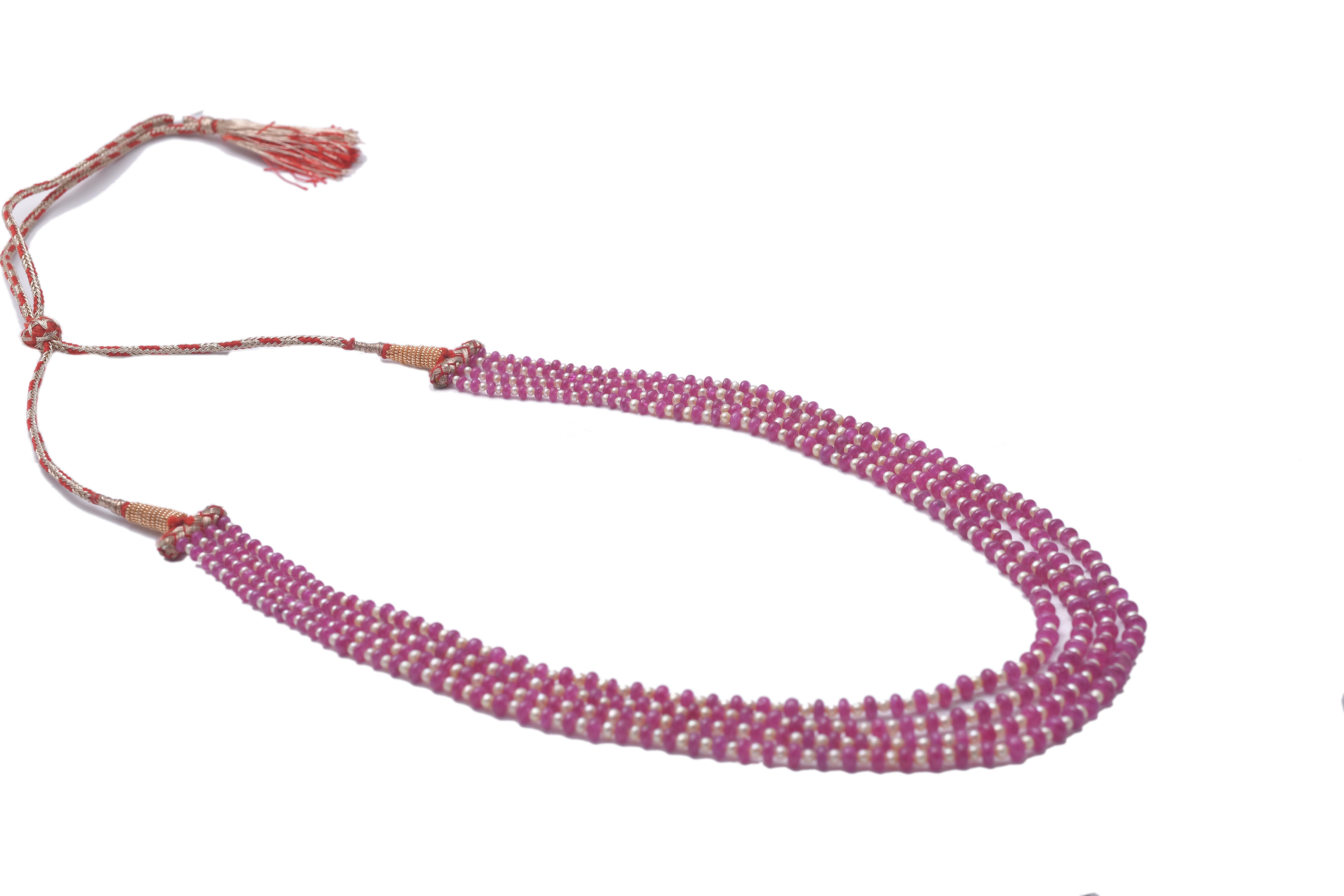Collana di rubini e perle

 È molto difficile catturare il vero colore e la lucentezza della pietra, ho cercato di aggiungere foto che sono prese professionalmente e da me dal mio telefono I per riflettere la vera immagine dell'articolo. Si tratta