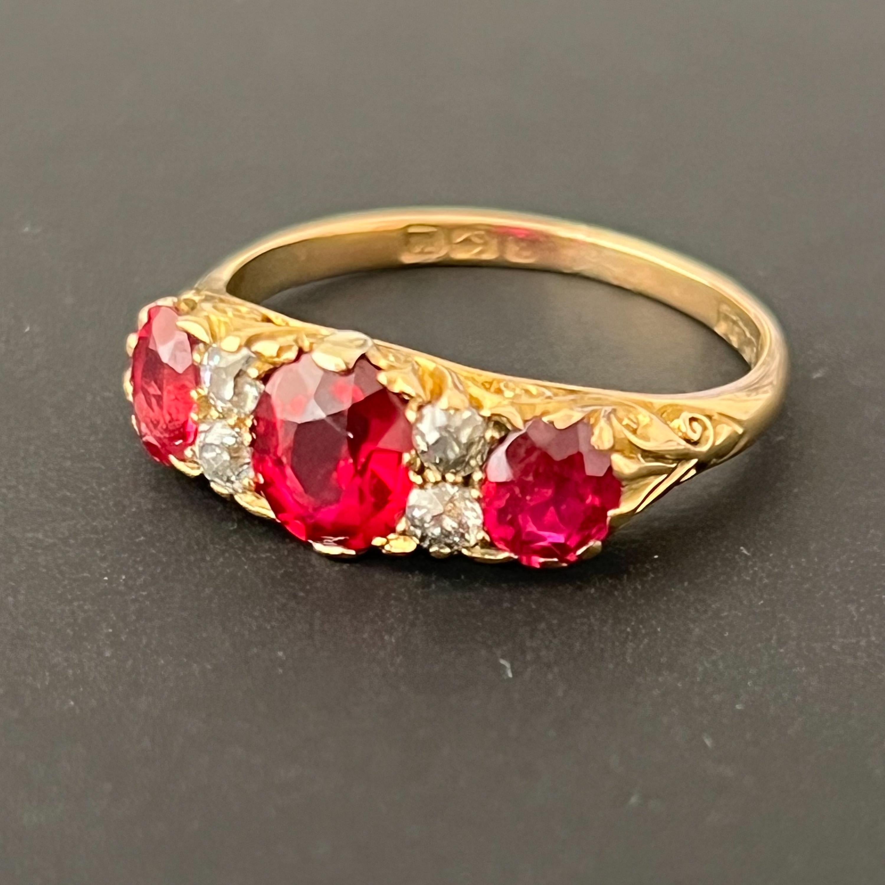 Anillo Antiguo de Oro de 18 Kilates con Rubí y Diamantes talla antigua Eduardiano en venta
