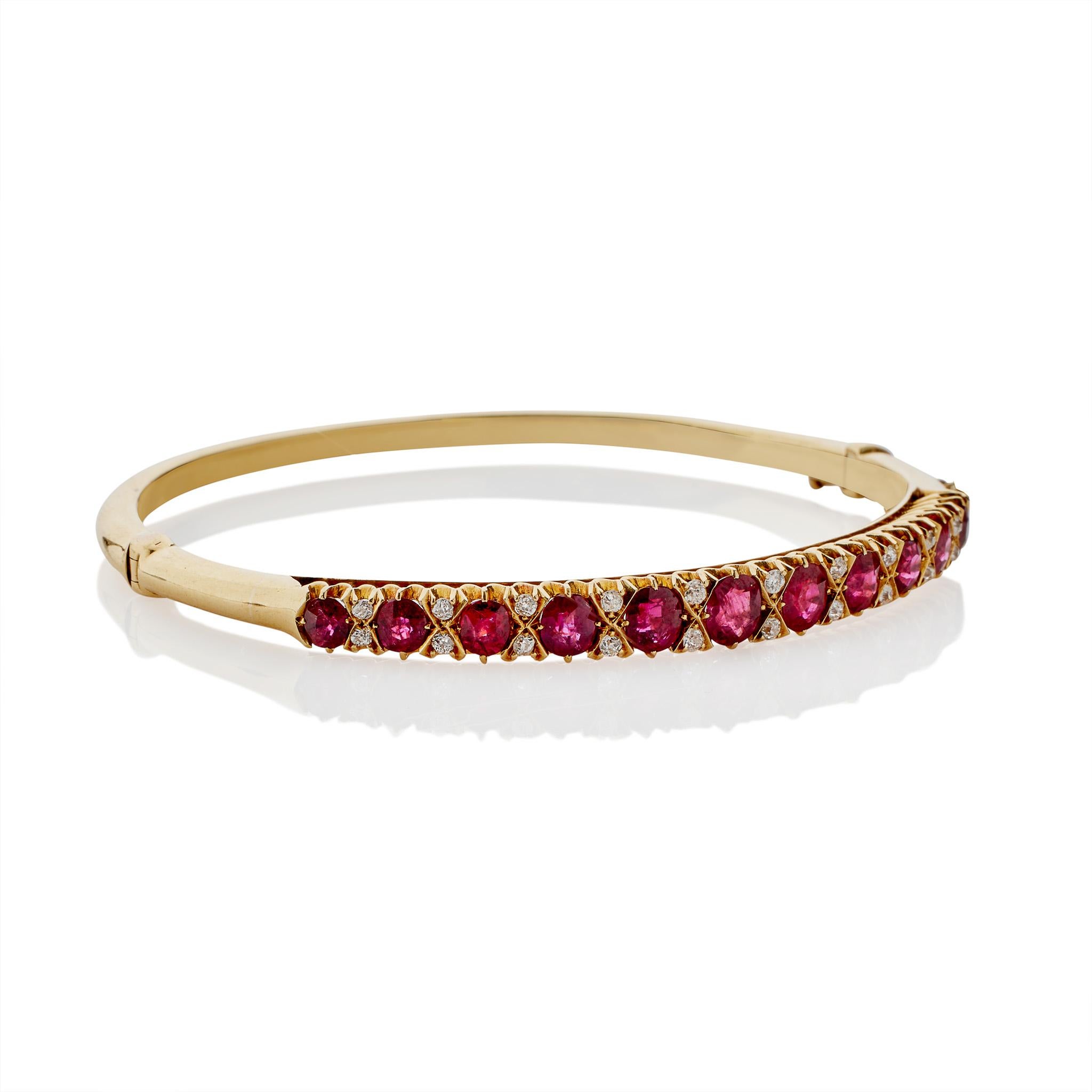 Ruby and Old Mine-cut Diamond Bangle Bracelet In Excellent Condition For Sale In New York, NY