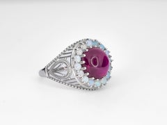 Anello massiccio di rubini e opali