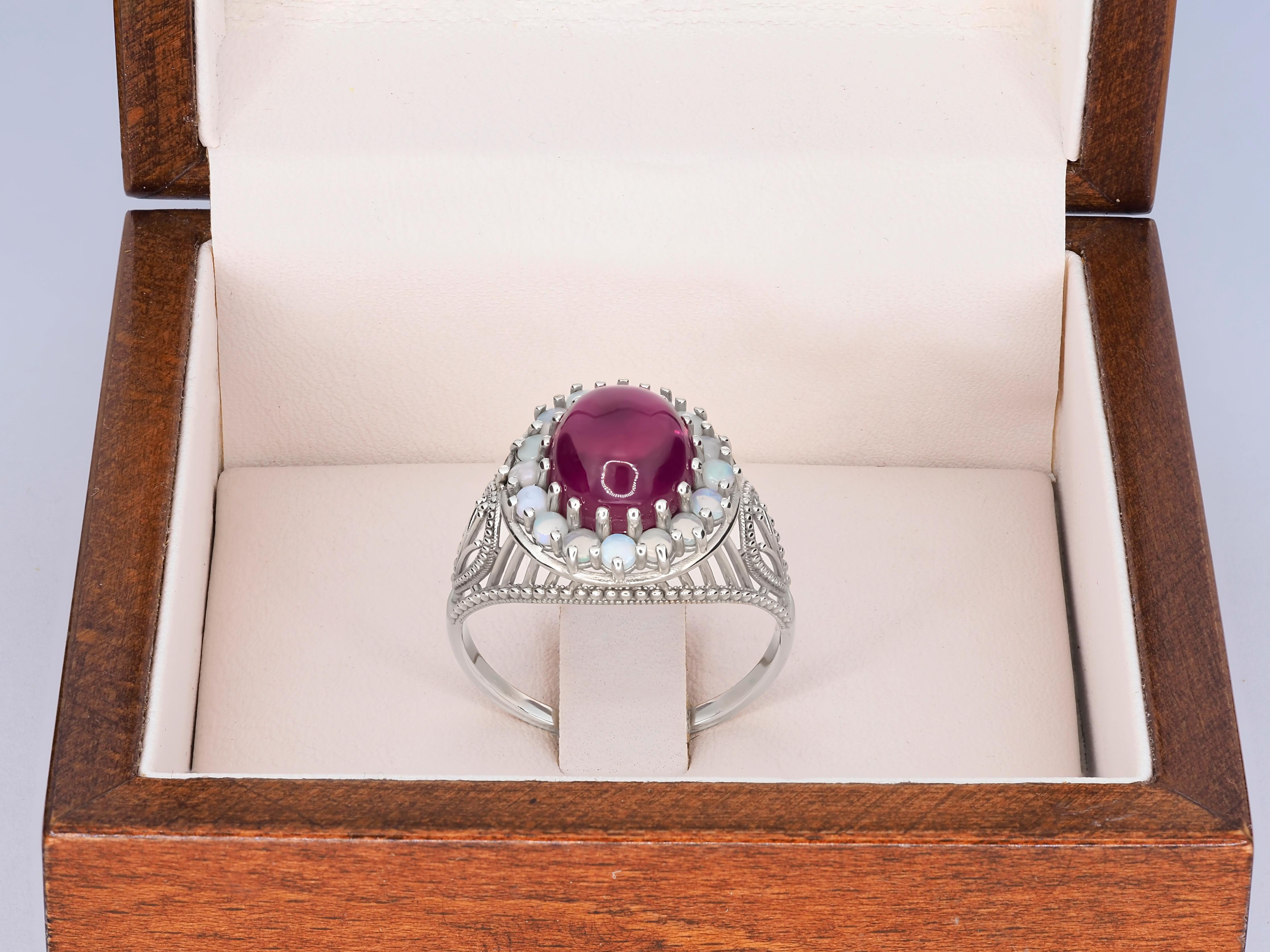 in vendita:  Anello massiccio di rubini e opali 6