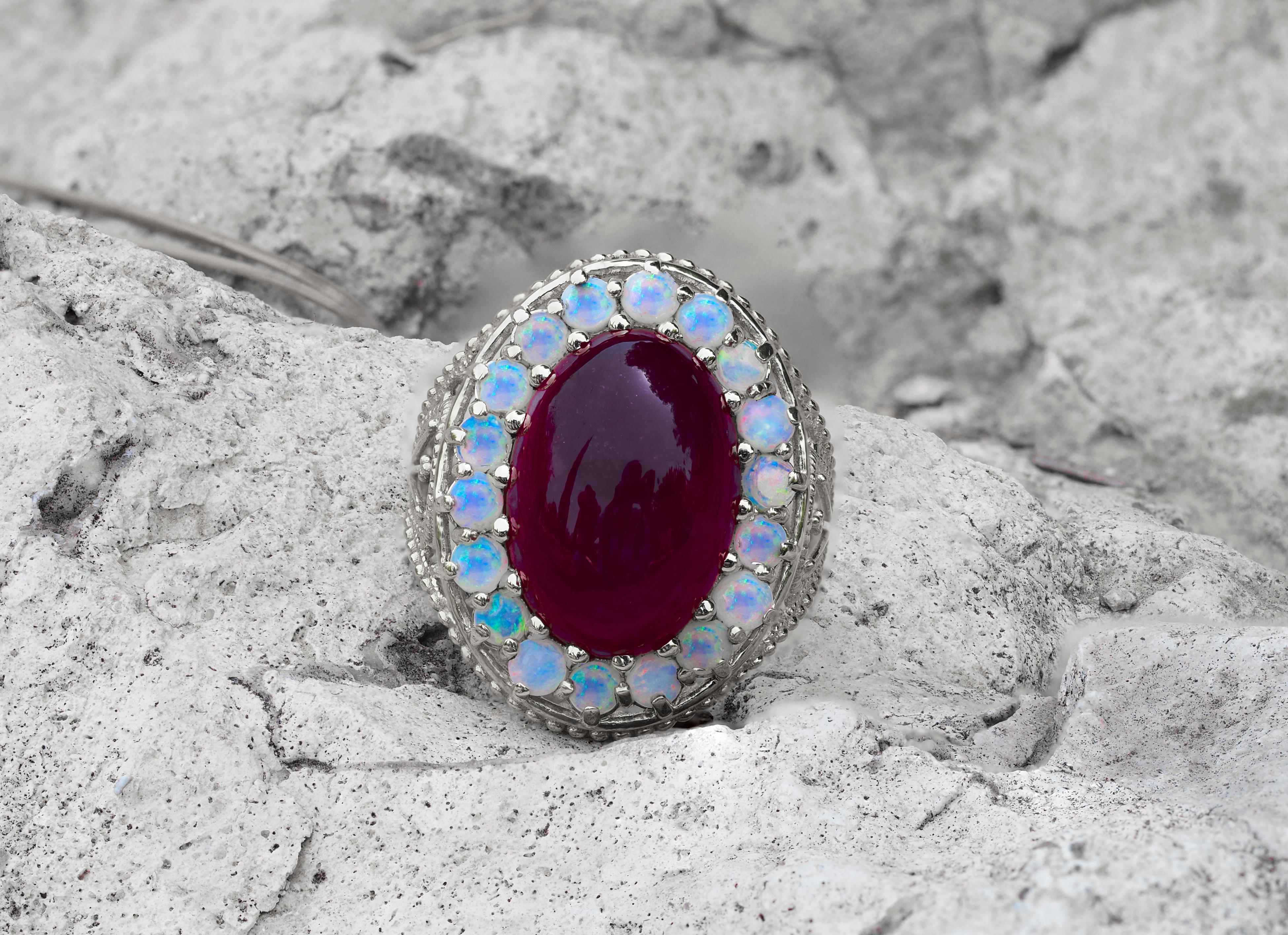 En venta: Anillo Masivo de Rubí y Ópalos  2