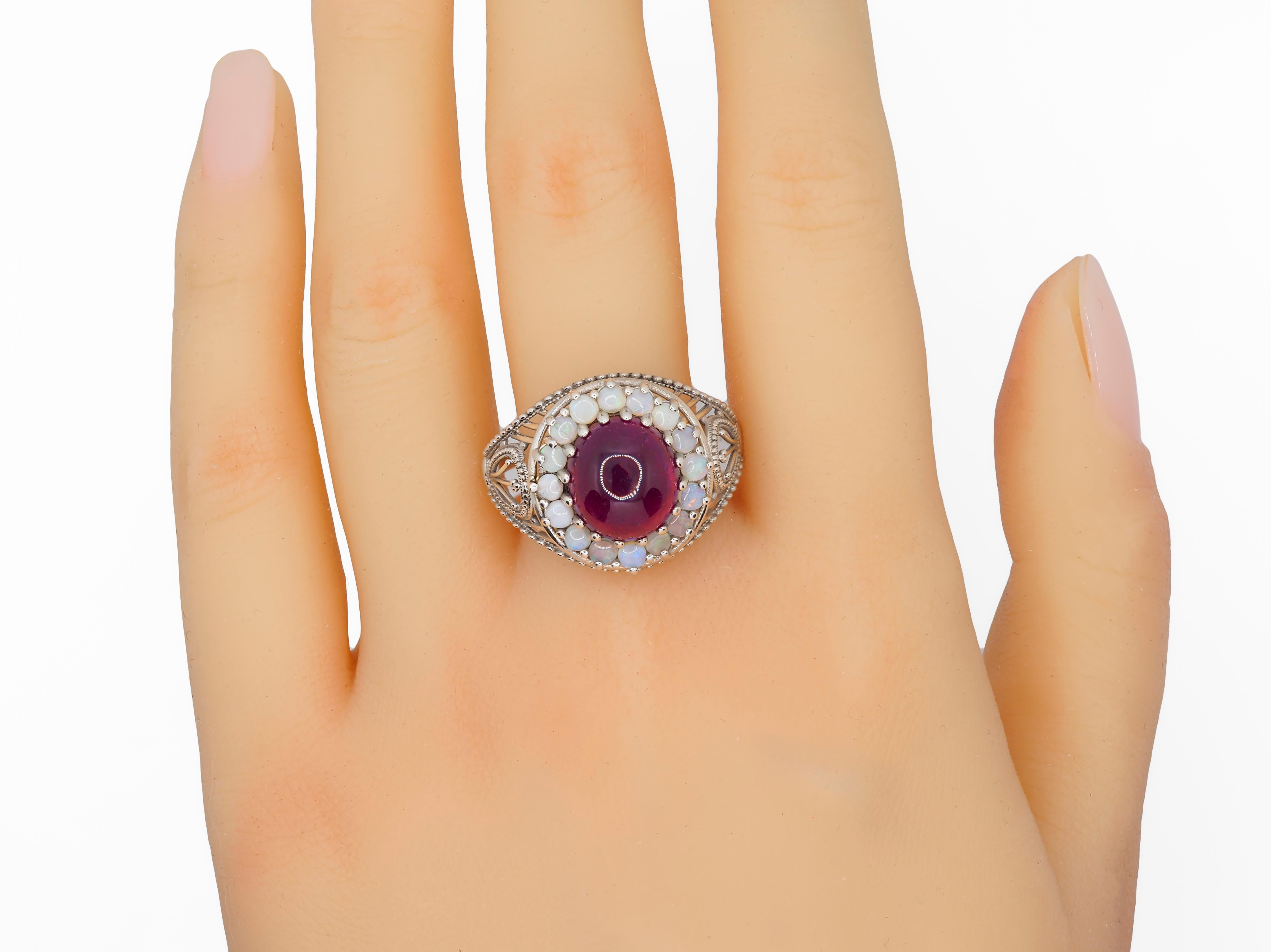 in vendita:  Anello massiccio di rubini e opali 10