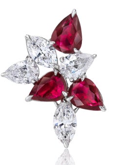 Boucles d'oreilles en grappe de diamants en forme de poire et rubis de 9,01 carats