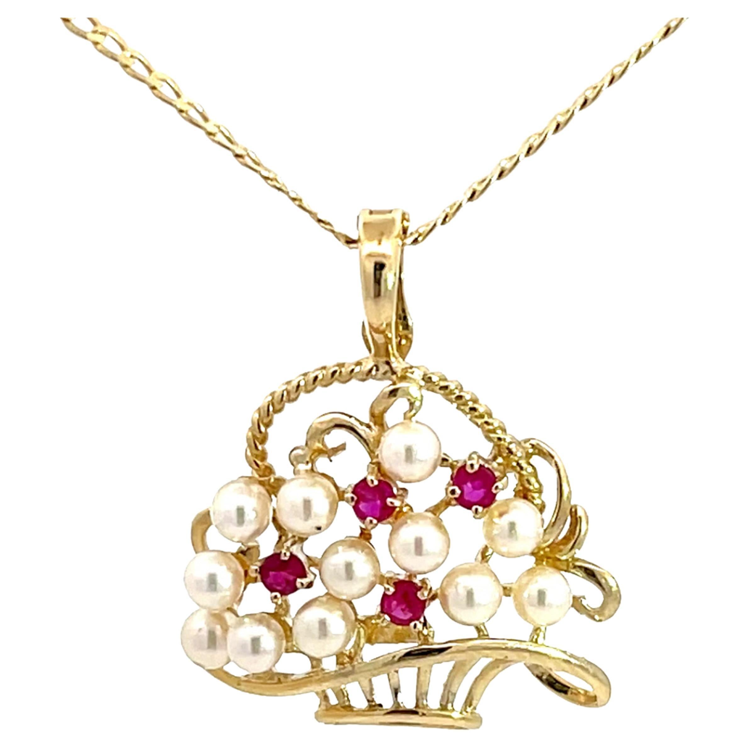 Pendentif panier en rubis et perles avec chaîne en or jaune 14 carats