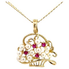 Pendentif panier en rubis et perles avec chaîne en or jaune 14 carats