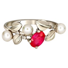 Ruby and pearl gold ring. 