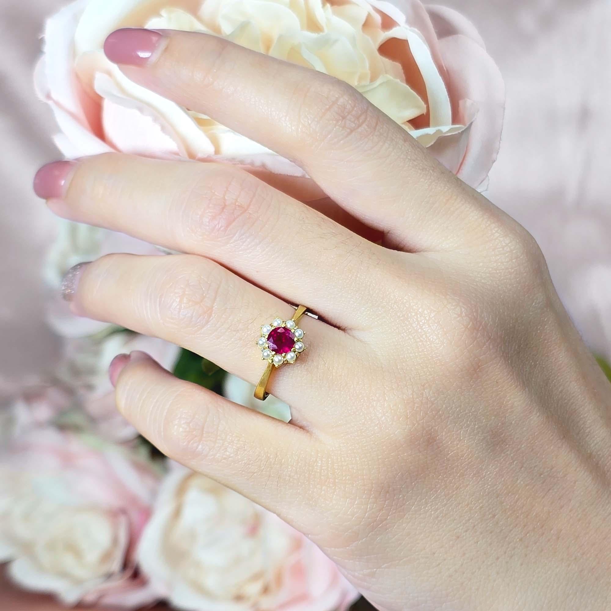 Anillo Floral Estilo Vintage de Rubí y Perla en Oro Amarillo Macizo de 14K en venta 1