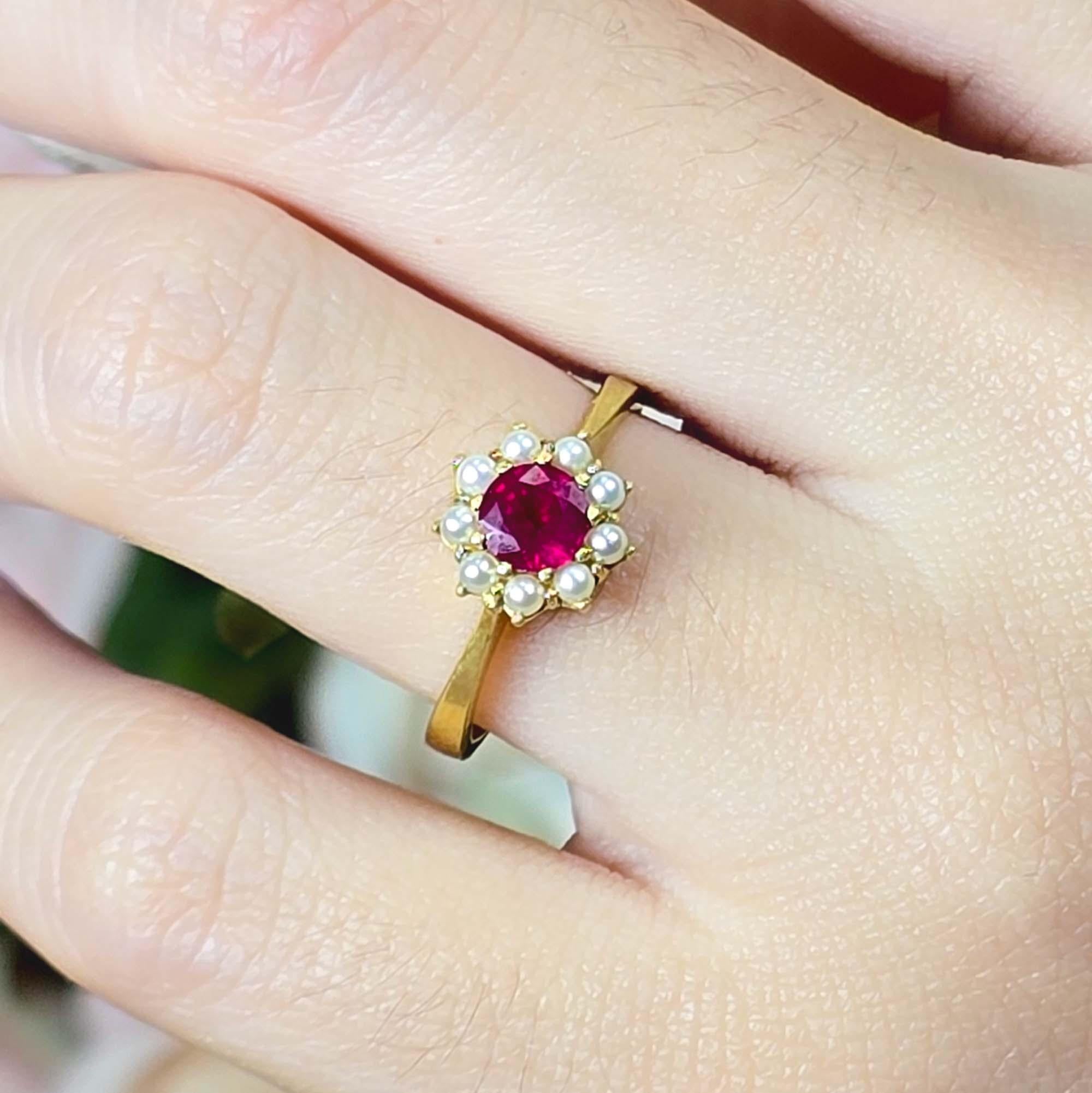 Anillo Floral Estilo Vintage de Rubí y Perla en Oro Amarillo Macizo de 14K en venta 2