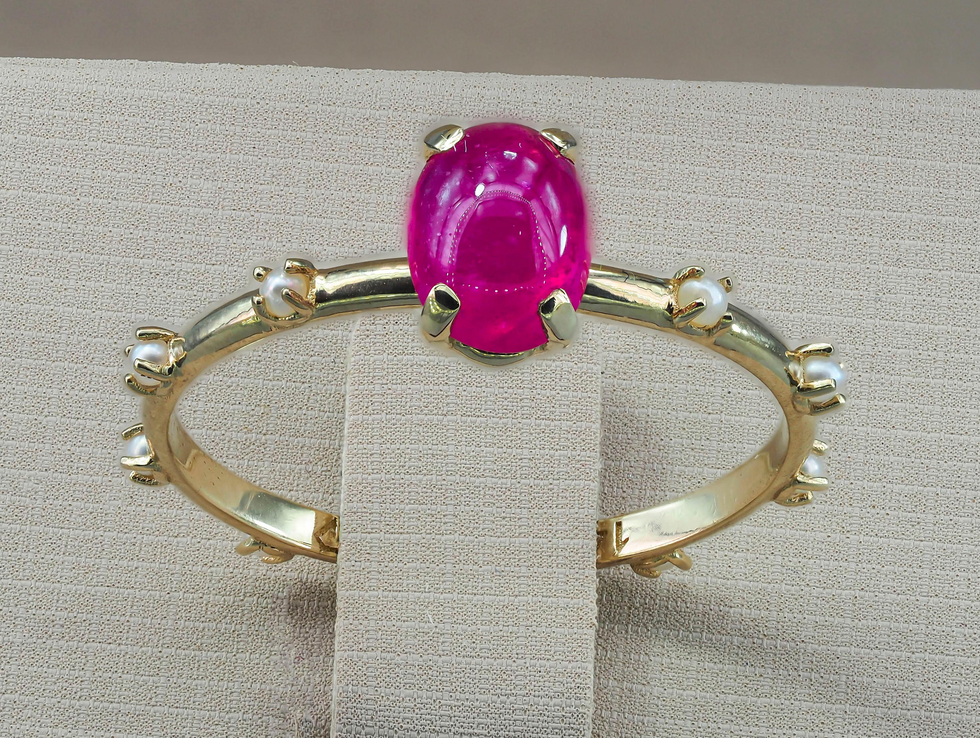 Ruby and pearls ring in 14k gold. 
Cabochon ruby ring. Stacking ring. Ruby promise ring. July birthstone ring. Valentine's jewelry.

Metal: 14k gold
Weight: 1.4 g. depends from size.

Set with ruby, color - violetish red
Oval cabochon cut, approx