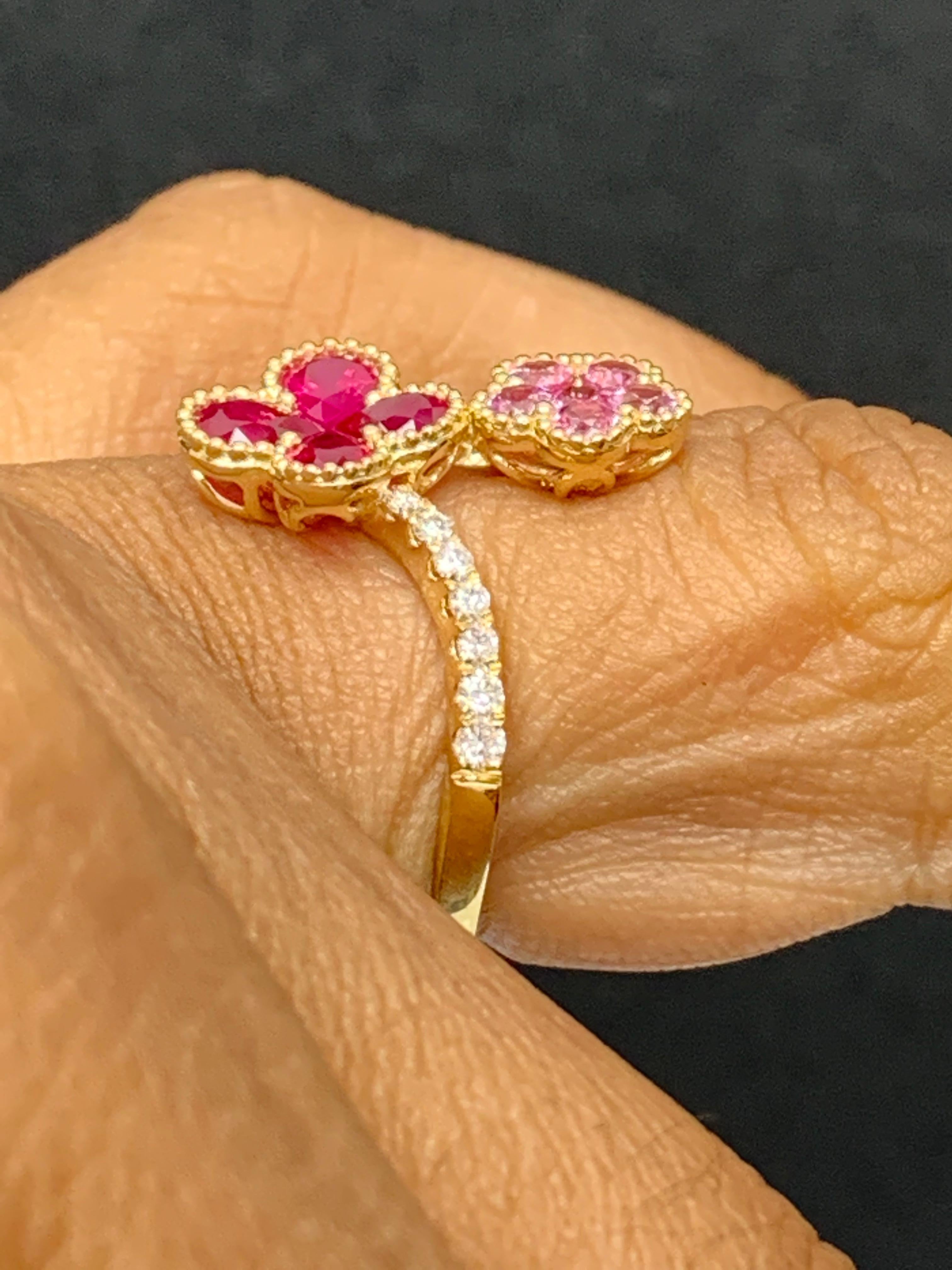 Bague en or jaune 18K avec fleur de rubis et saphir rose et diamant Neuf - En vente à NEW YORK, NY