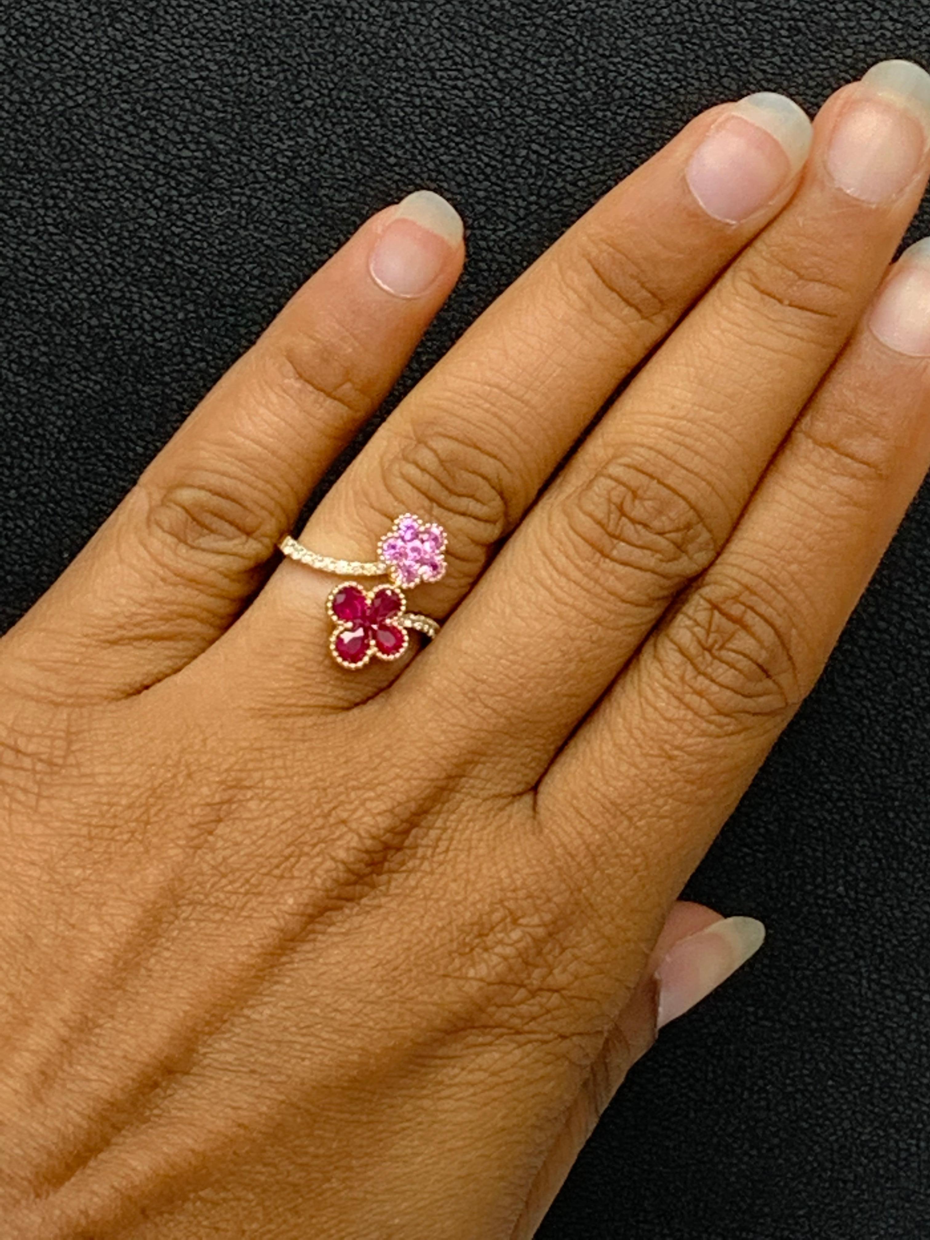Bague en or jaune 18K avec fleur de rubis et saphir rose et diamant Pour femmes en vente