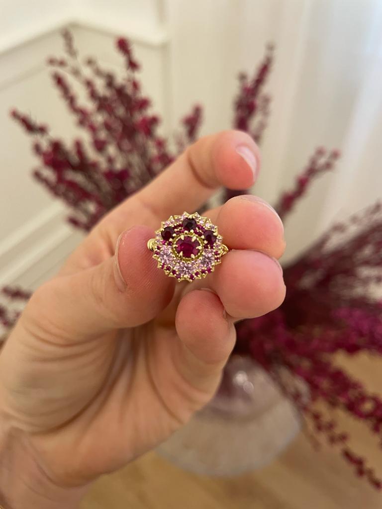 For Sale:  Ruby and Pink Sapphire Flower Ring in 18ct Yellow Gold 9