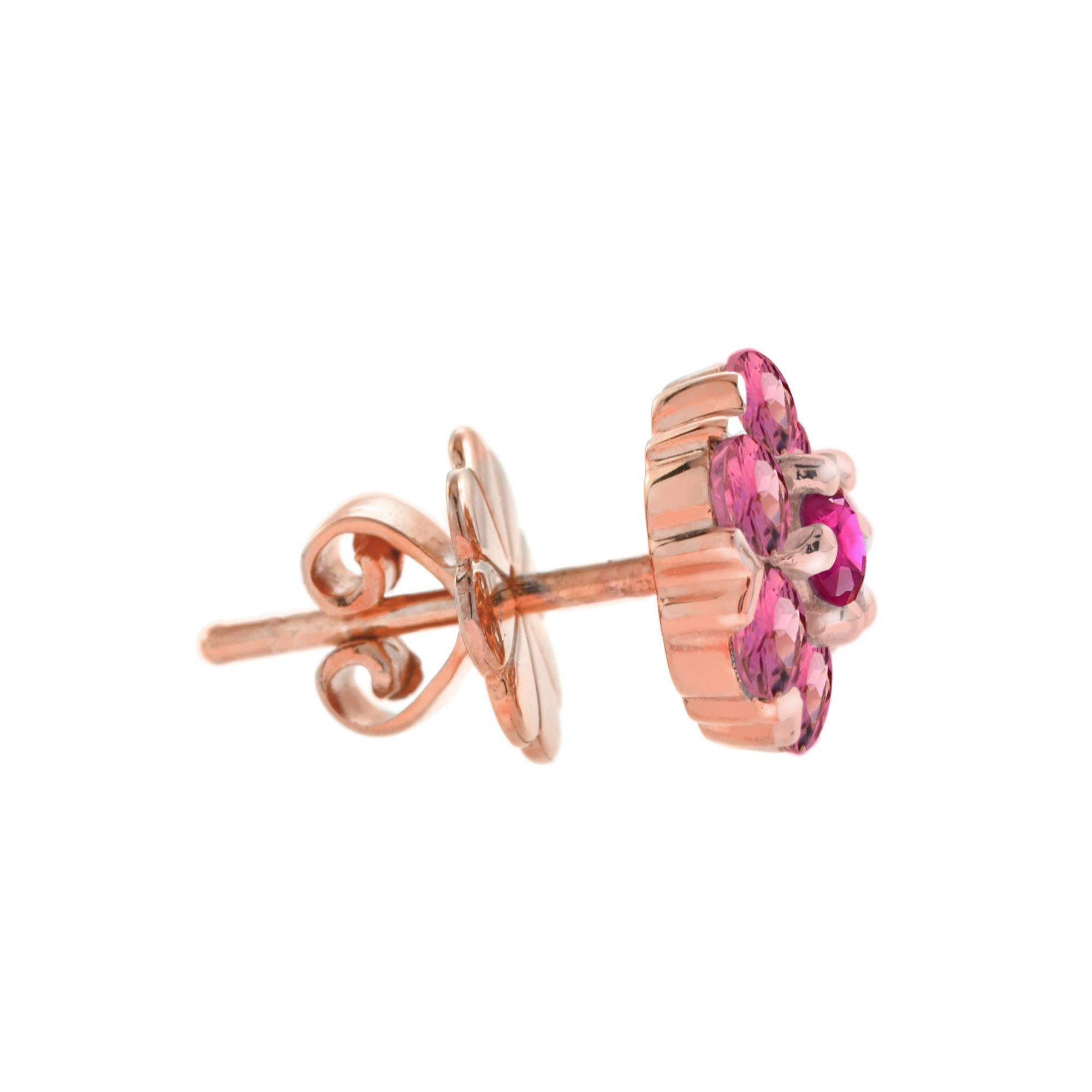 Eine atemberaubende und schöne Design der ikonischen edwardianischen Stil Blume Cluster Ohrringe, mit runden Rubin für seine Mitte und sechs runden Schnitt markante rosa Turmalin jeder Seite wunderschön in 14k weißen Top-Rose Gold