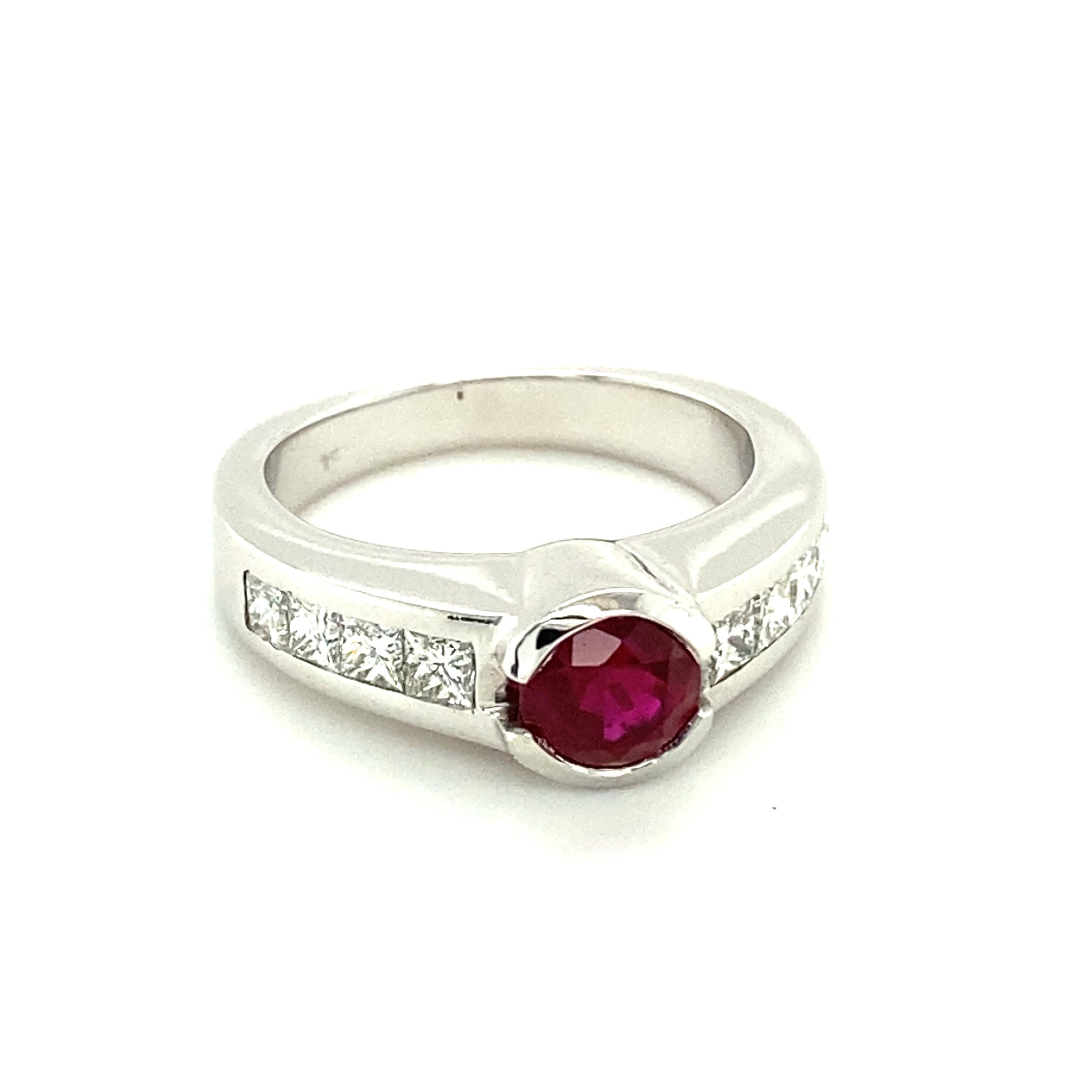 Ruby and Princess-Cut Diamond Ring in 18 Karat White Gold For Sale 8