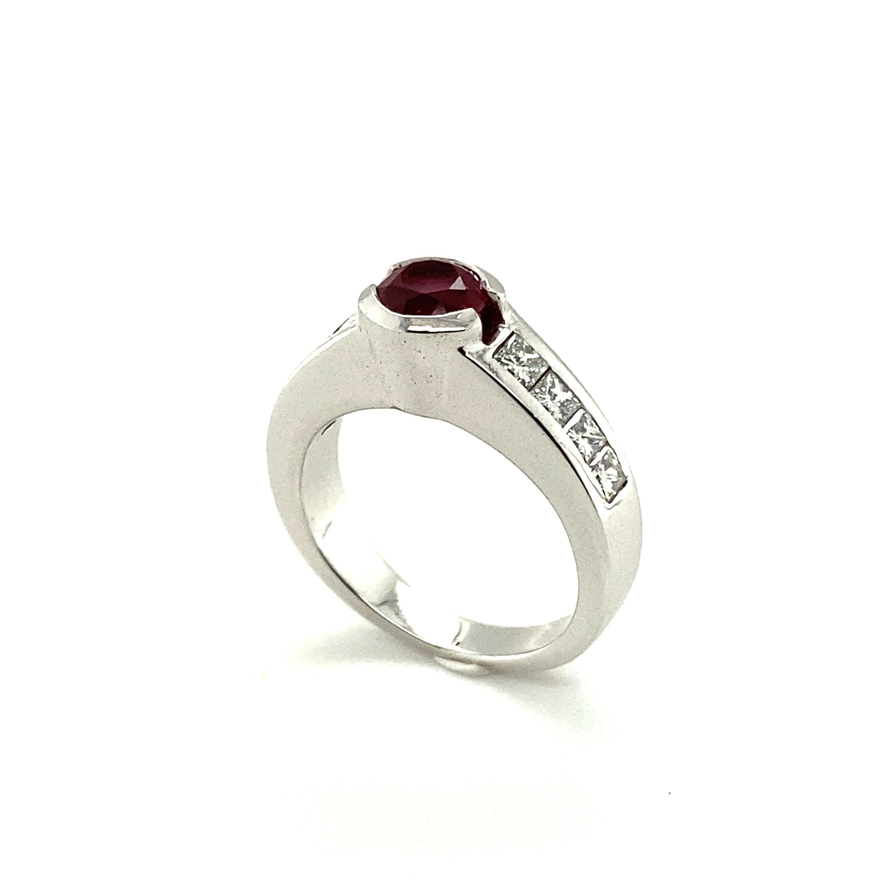 Ruby and Princess-Cut Diamond Ring in 18 Karat White Gold For Sale 2