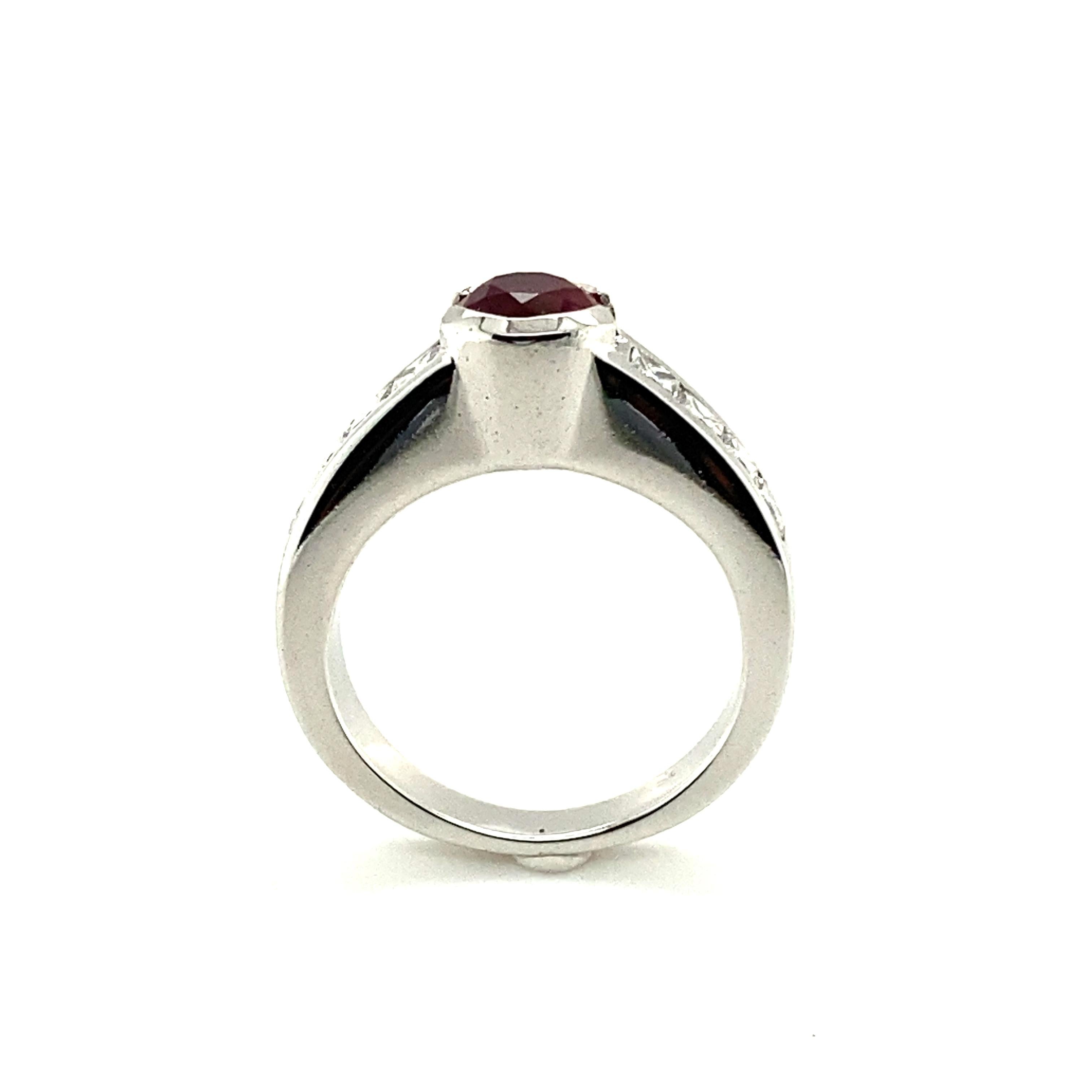 Ruby and Princess-Cut Diamond Ring in 18 Karat White Gold For Sale 3