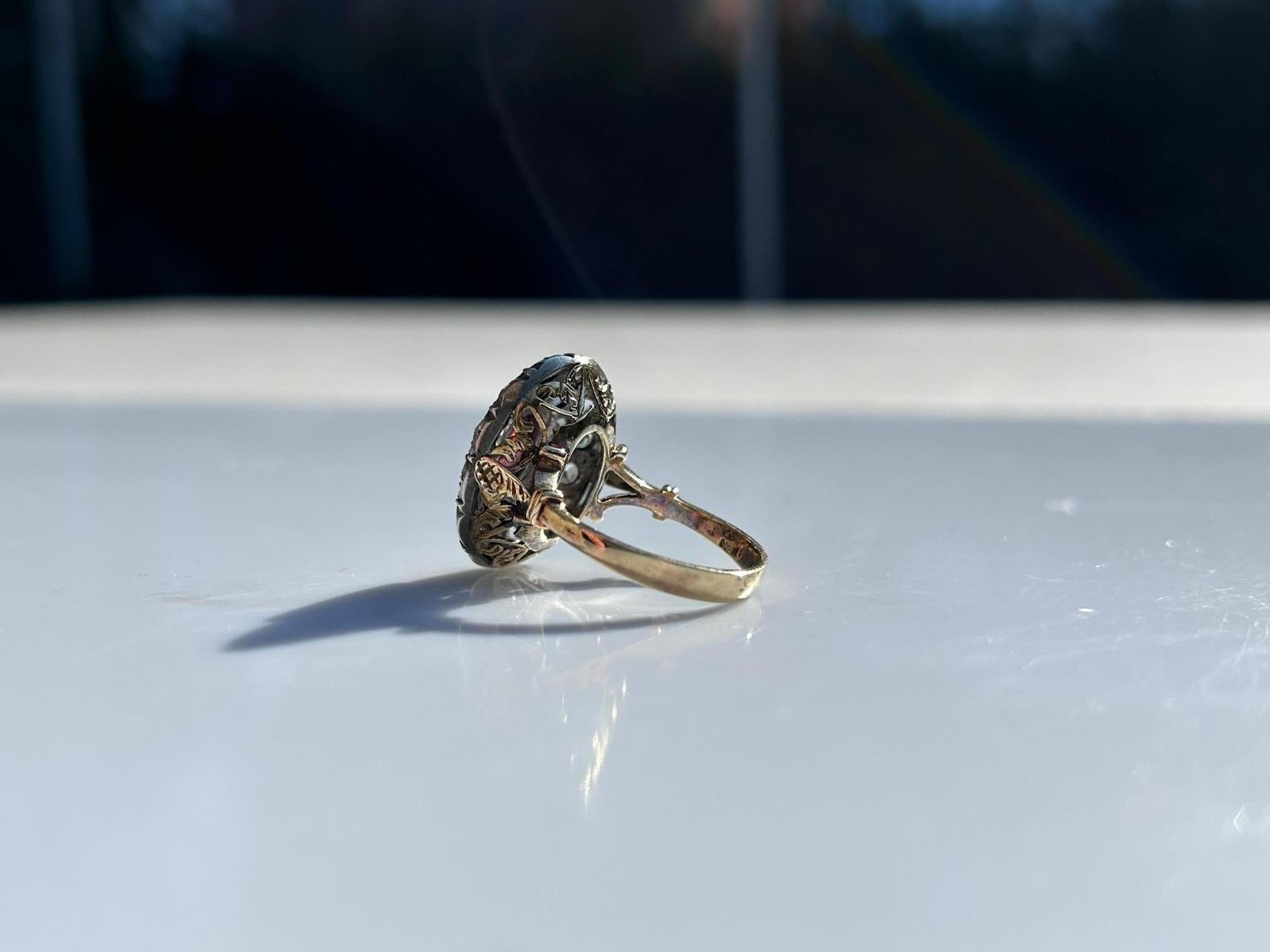 Rubin und Diamanten im Rosenschliff, 18 Karat Gelbgold und Silber Vintage Dome Ring (Gemischter Schliff) im Angebot