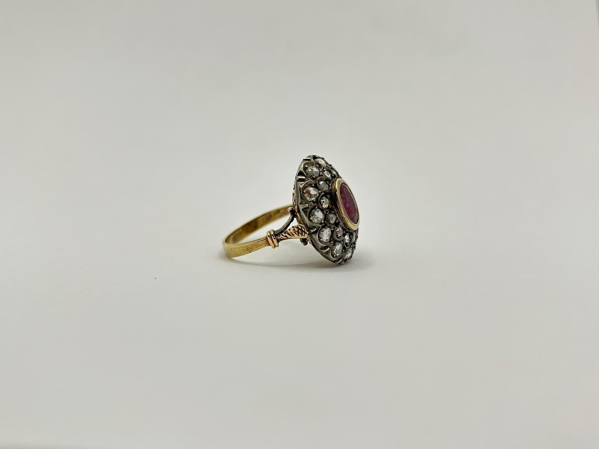 Rubin und Diamanten im Rosenschliff, 18 Karat Gelbgold und Silber Vintage Dome Ring im Angebot 1