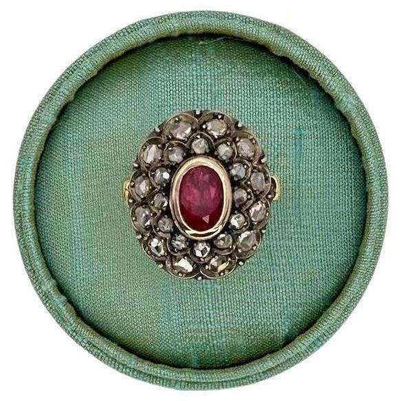 Rubin und Diamanten im Rosenschliff, 18 Karat Gelbgold und Silber Vintage Dome Ring im Angebot