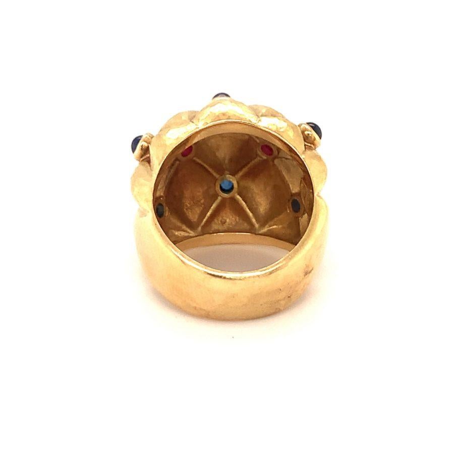 Round Cut Ruby and Sapphire 18K Yellow Gold Ring, circa 1960s