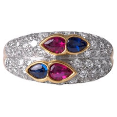 Rubis et saphir, cabochon de forme poire et double rangée de diamants pavés, 18K