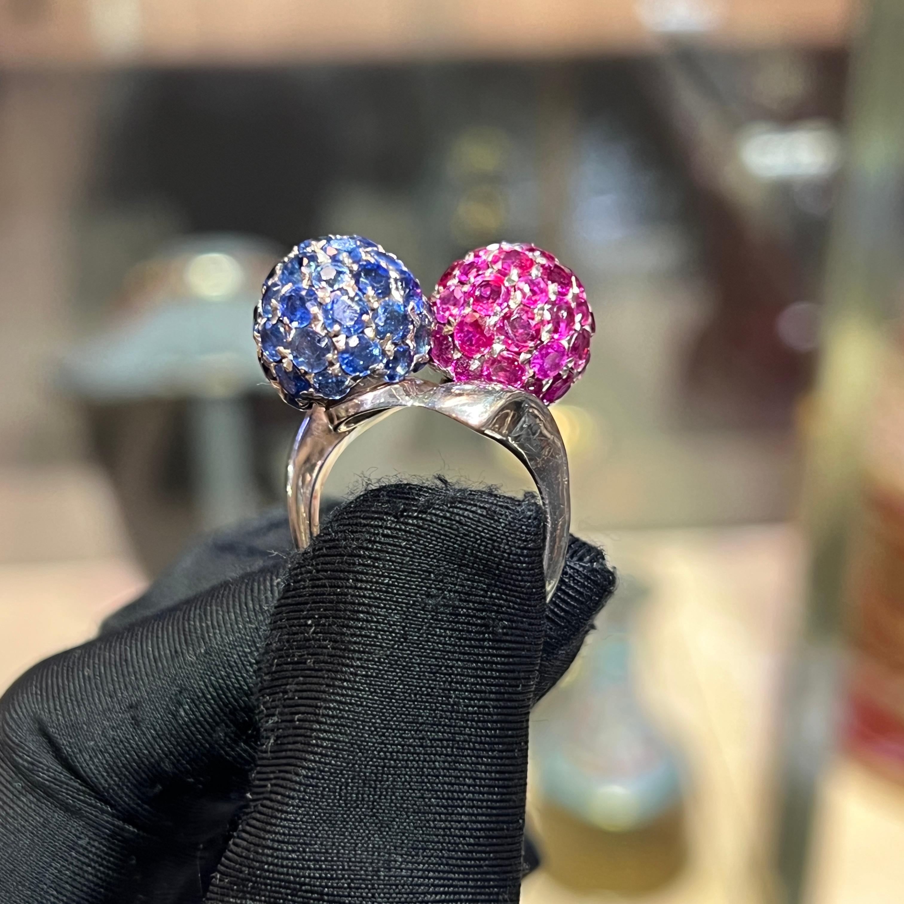 Ring mit Rubin und Saphir-Kugel (Rundschliff) im Angebot