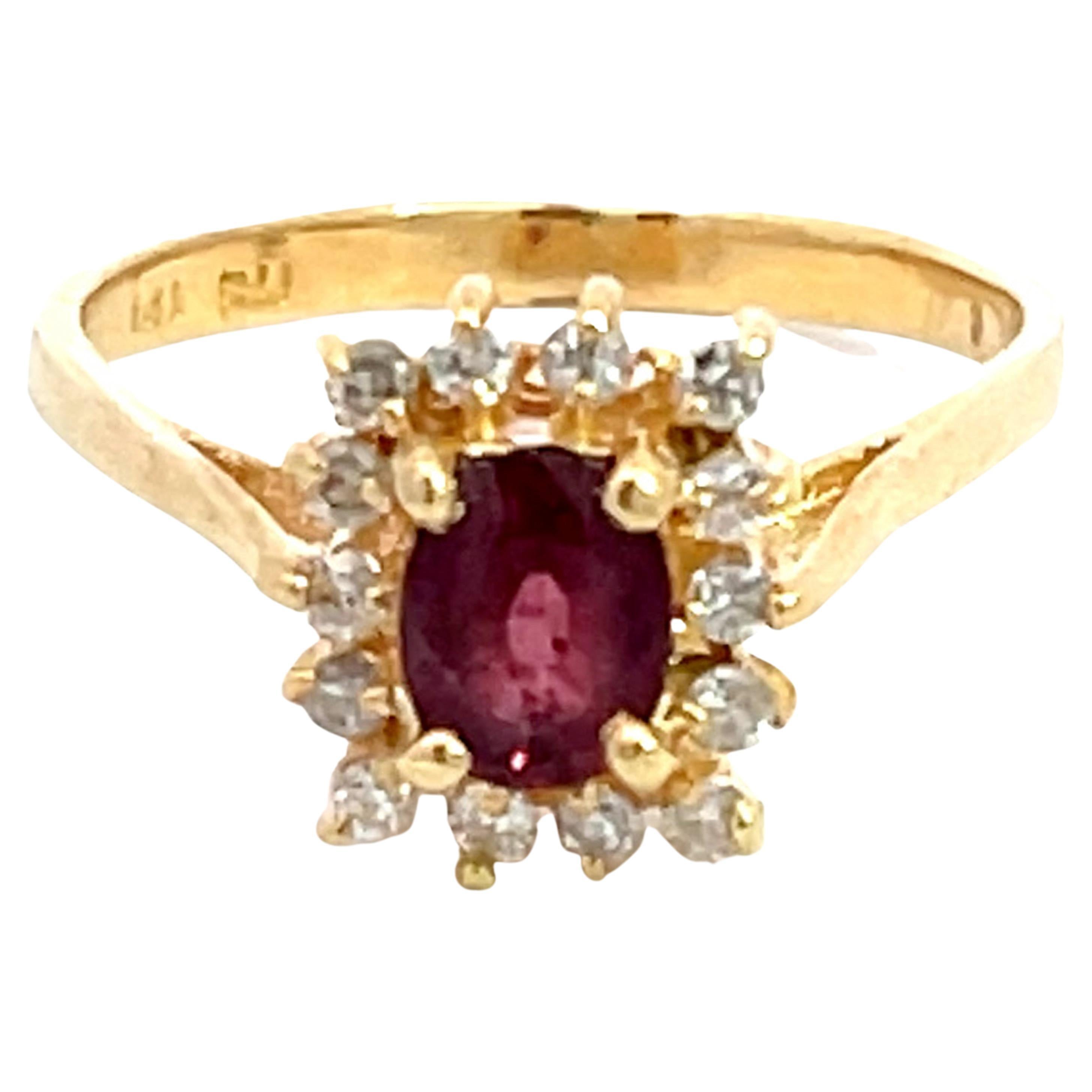 Rubin- und quadratischer Diamant-Halo-Ring aus 14k Gelbgold