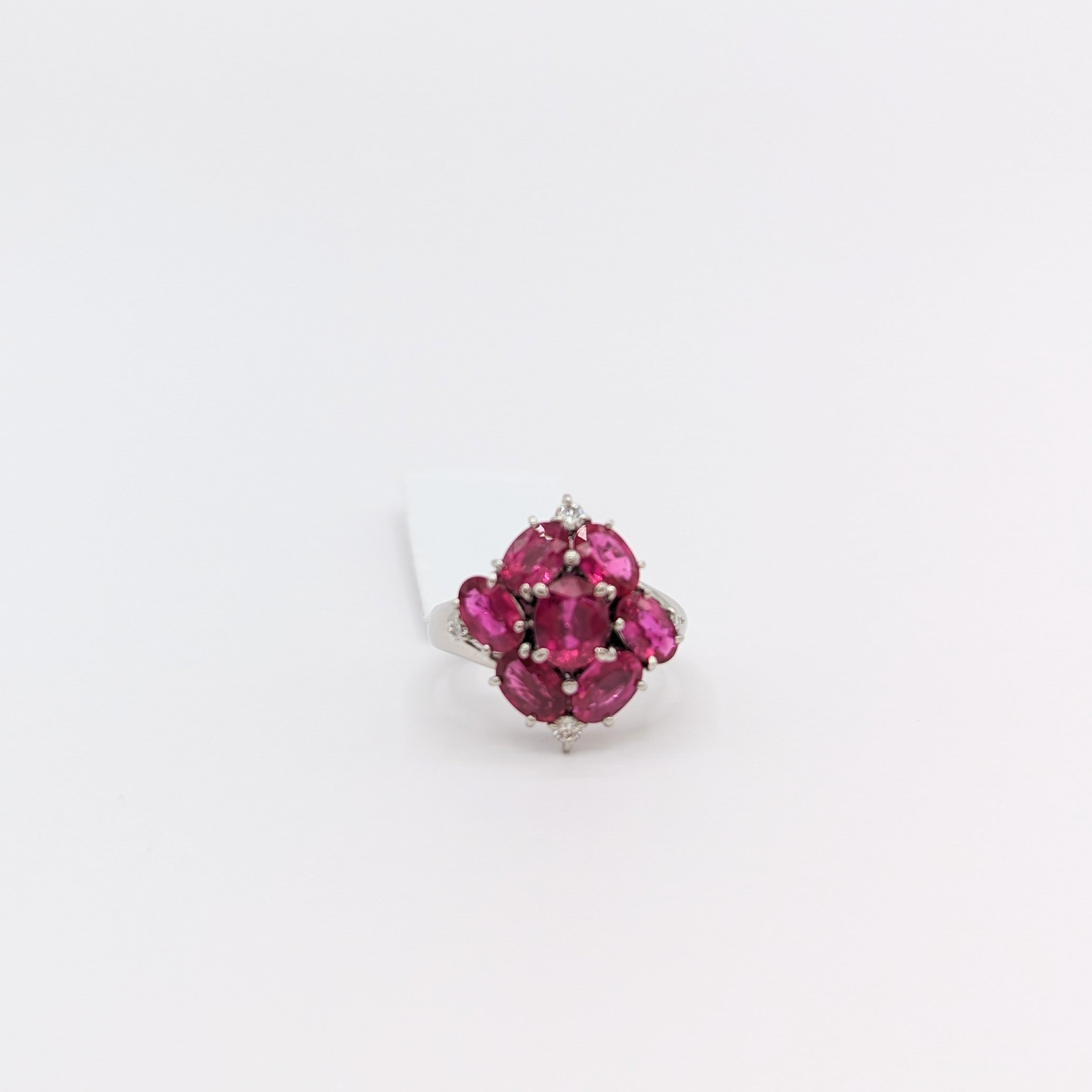 Ruby and White Diamond Cluster Ring in Platinum In New Condition For Sale In Los Angeles, CA