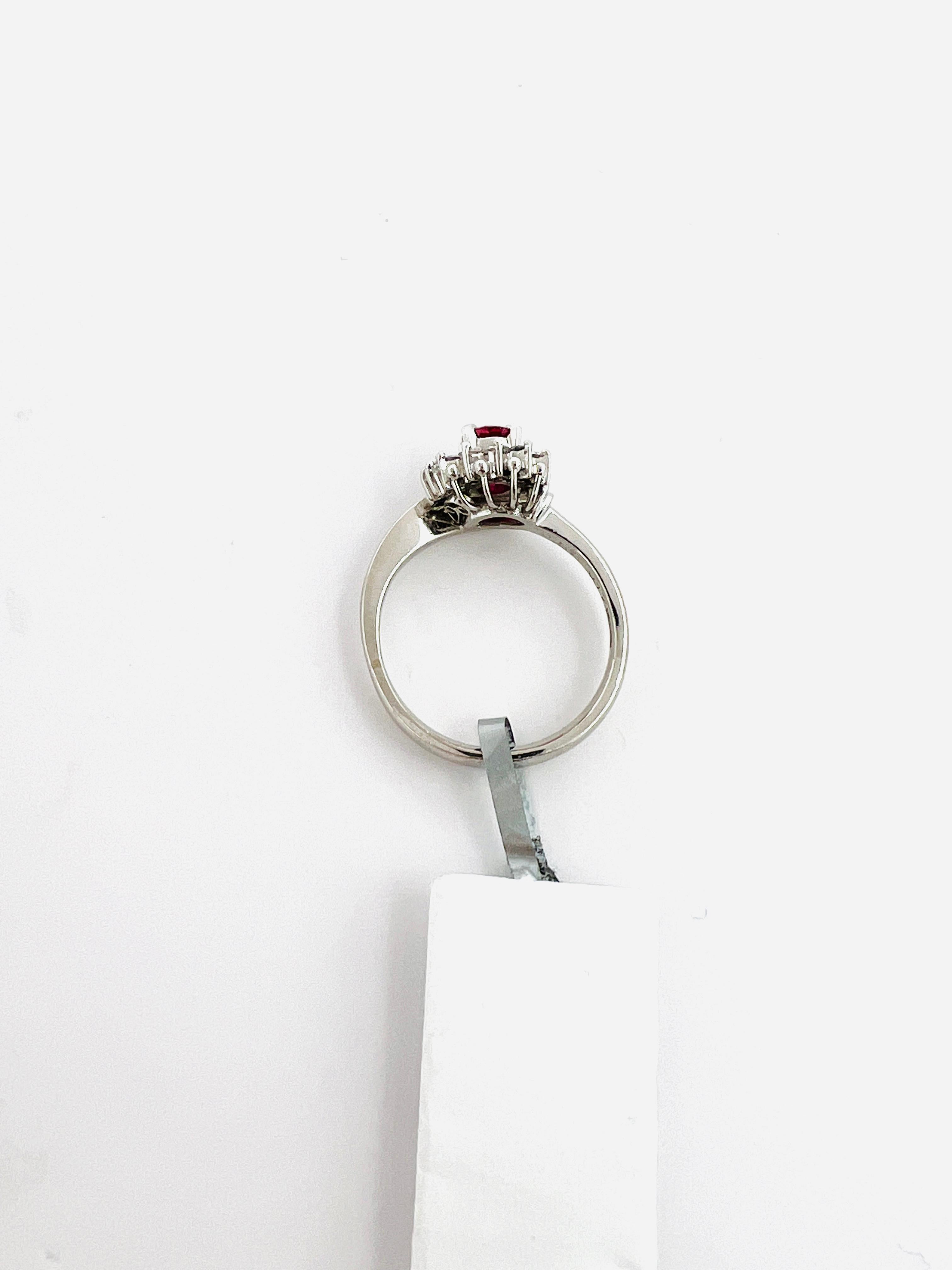 Ring mit Rubin und weißem Diamant aus Platin im Zustand „Neu“ im Angebot in Los Angeles, CA