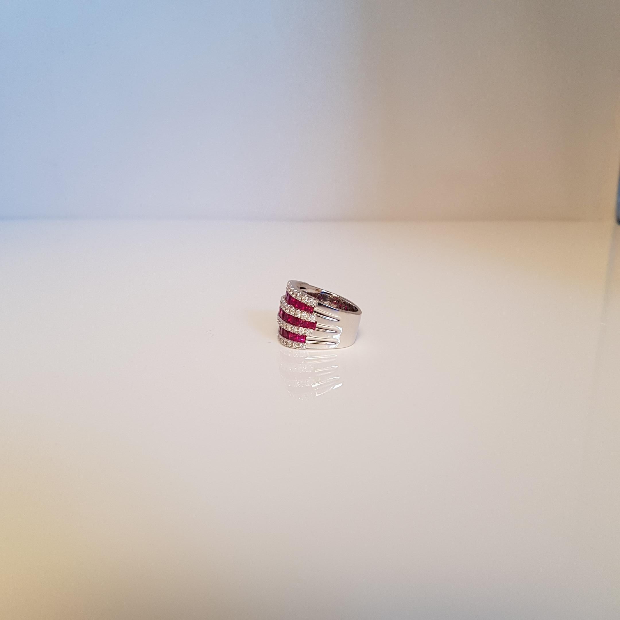 Square cut band ring set in 18K white gold embelished by 4,20 ct. of Rubies and 0,79 ct. of white diamonds. 
Finger size IT 13/US 6.5