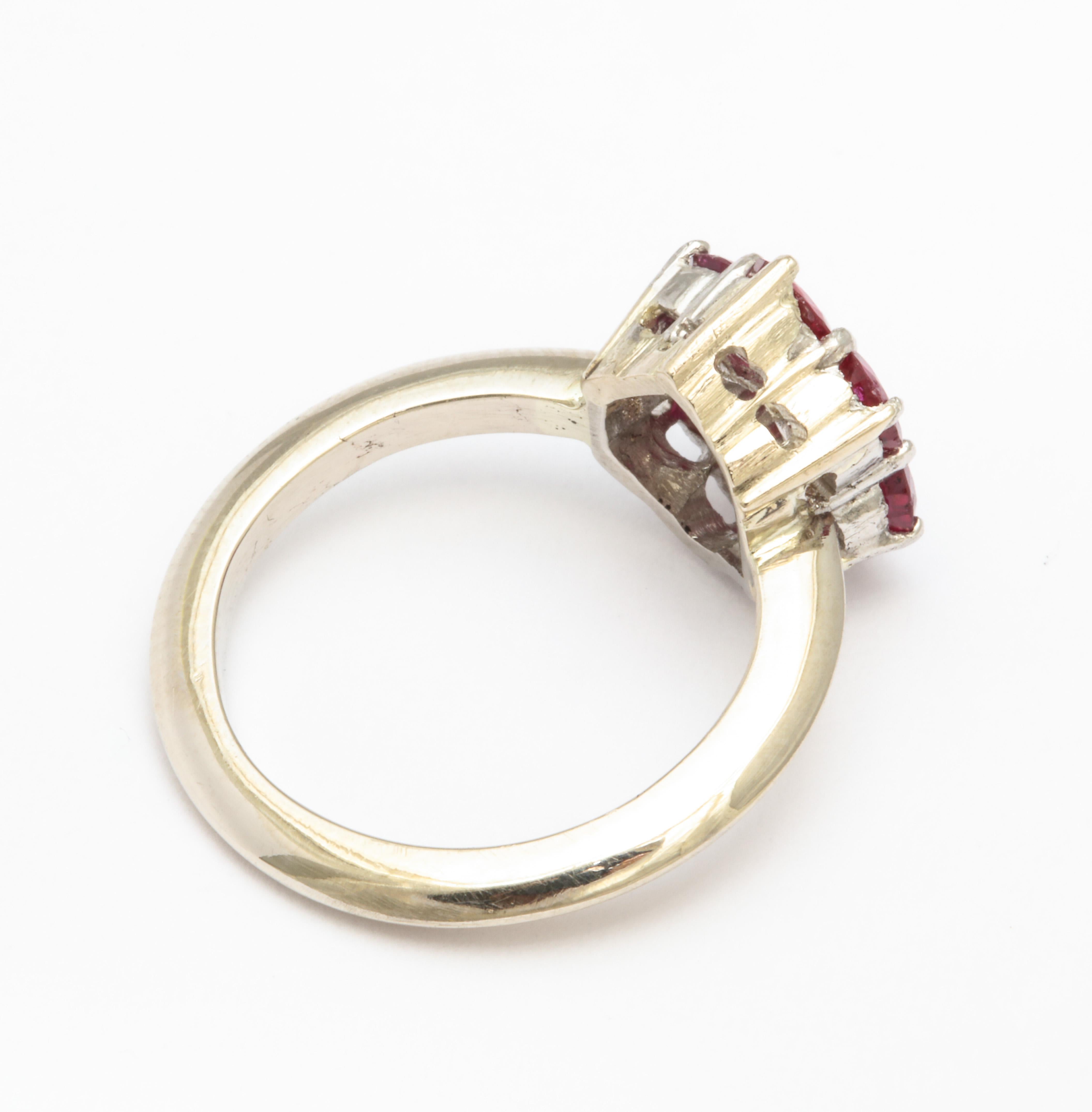 Ring aus Rubin und Weißgold (Alteuropäischer Schliff) im Angebot
