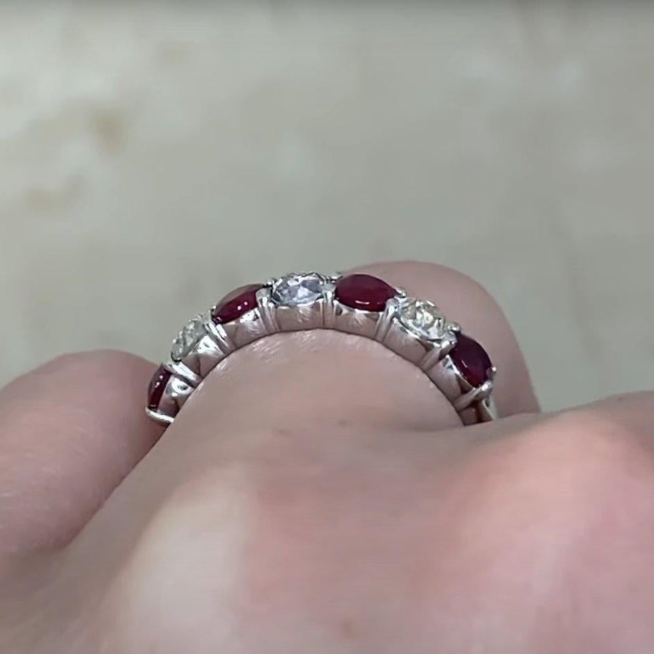 Fascia Eternity con rubino (circa 0,9 carati) e diamante (circa 0,60 carati), platino In condizioni ottime in vendita a New York, NY