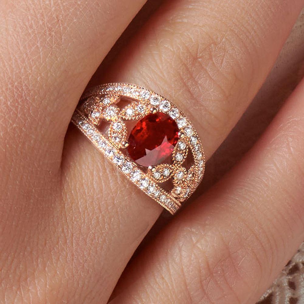 in vendita:  Anello in oro rosa 18k con rubino di medie dimensioni 2