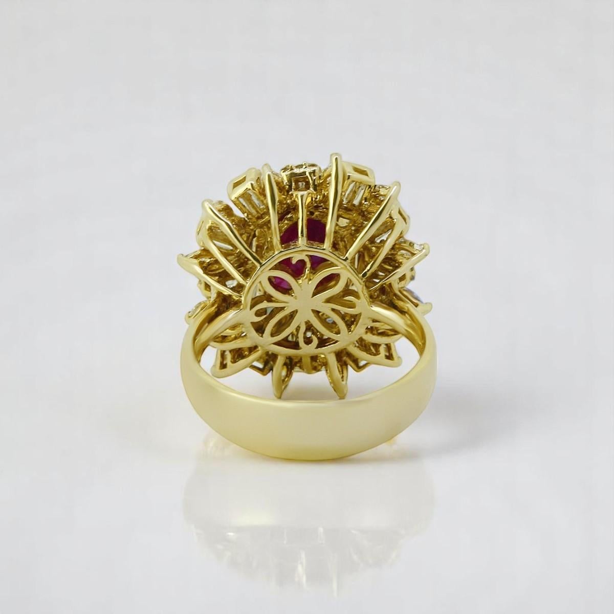 Anello con gemma aureola di rubino in oro massiccio 14k (certificato) In condizioni Nuovo in vendita a New Delhi, DL