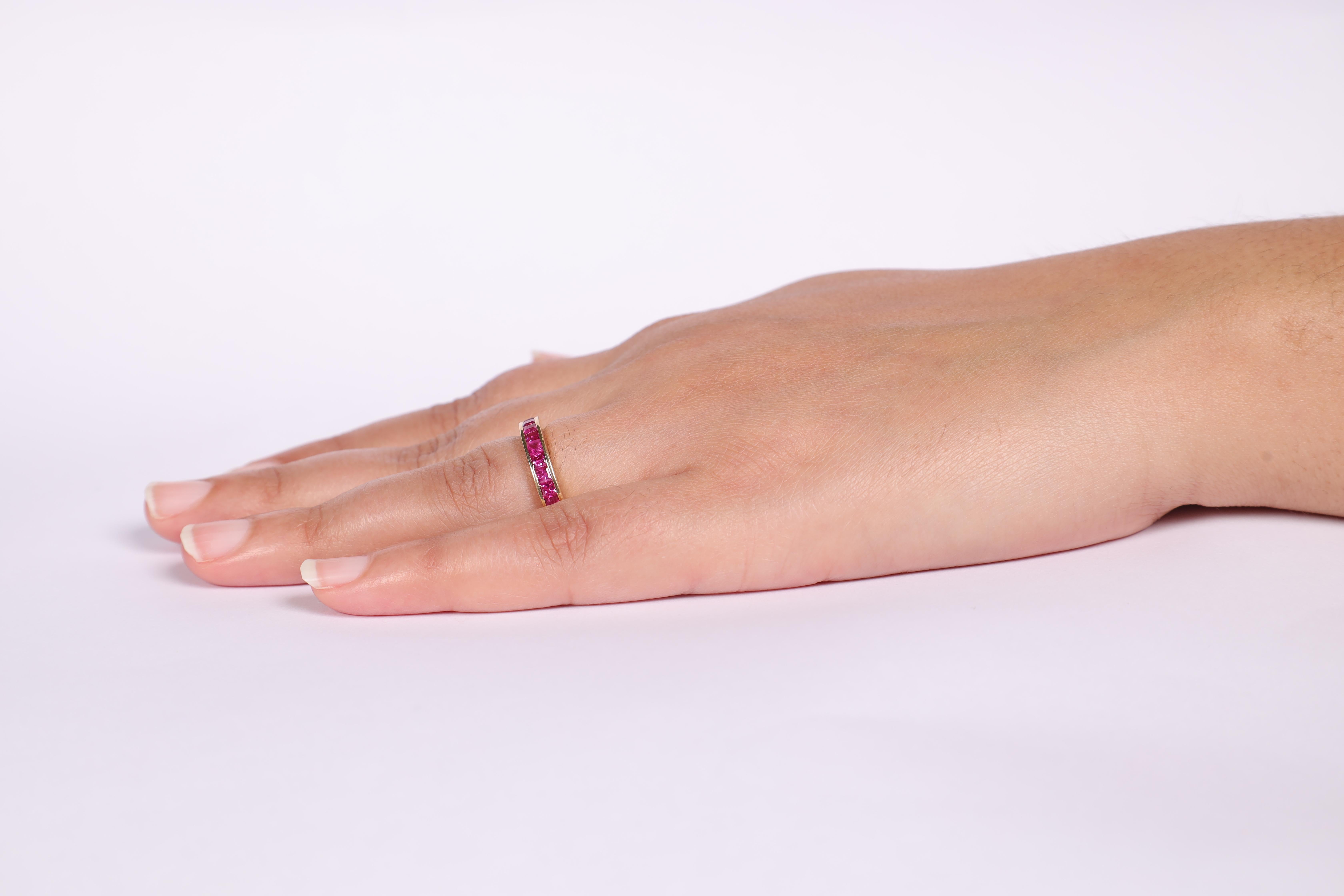 Bracelet en rubis de taille princesse et or jaune 18 carats ( sertissage en chaîne) Pour femmes en vente