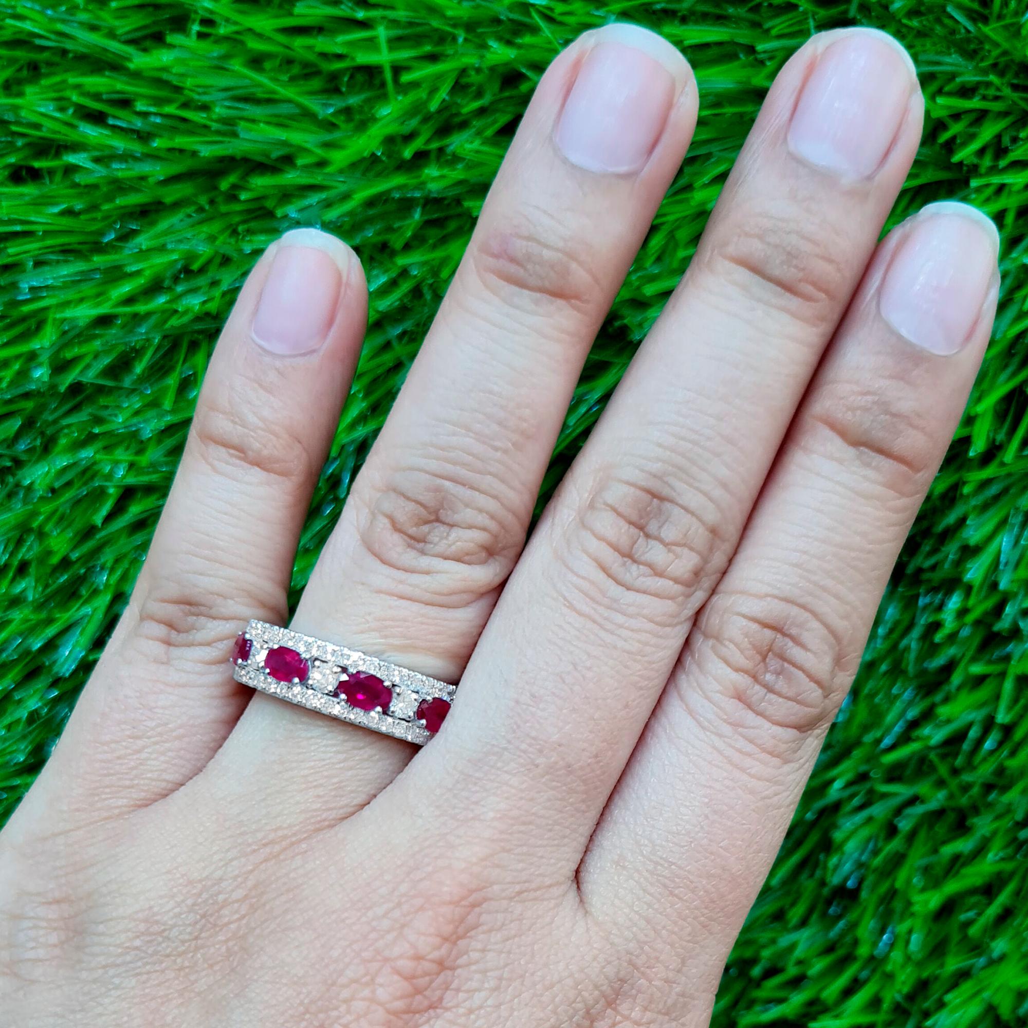 Es kommt mit dem Gemmologischen Gutachten von GIA GG/AJP
Alle Edelsteine sind natürlich
Rubine = 1,60 Karat
Diamanten = 0,75 Karat
Metall: 18K Gold
Ringgröße: 7* US
*Die Größe kann kostenlos geändert werden.
