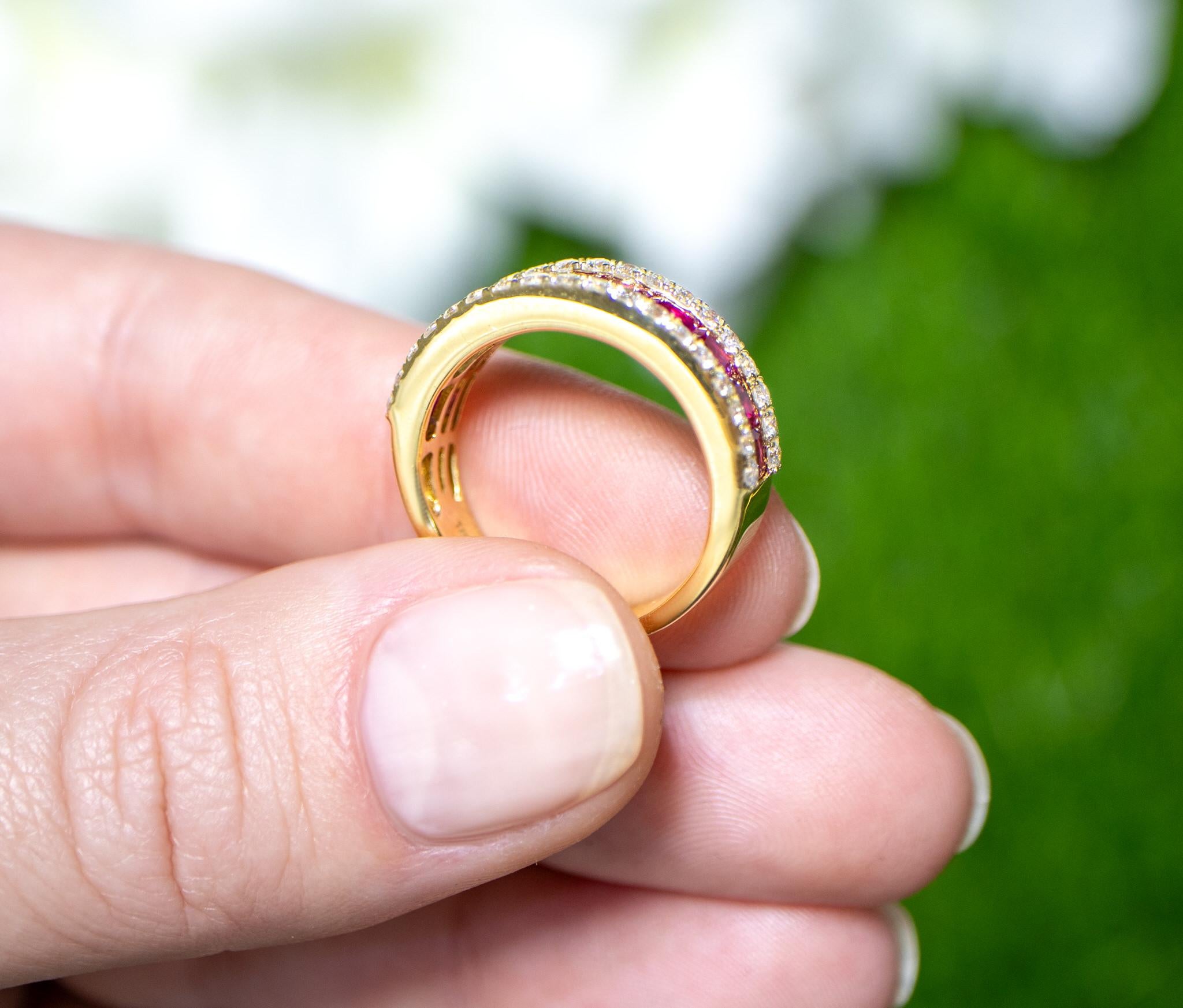 Rubin-Ring mit Diamanten 2,36 Karat 18K Gelbgold (Carréschliff) im Angebot