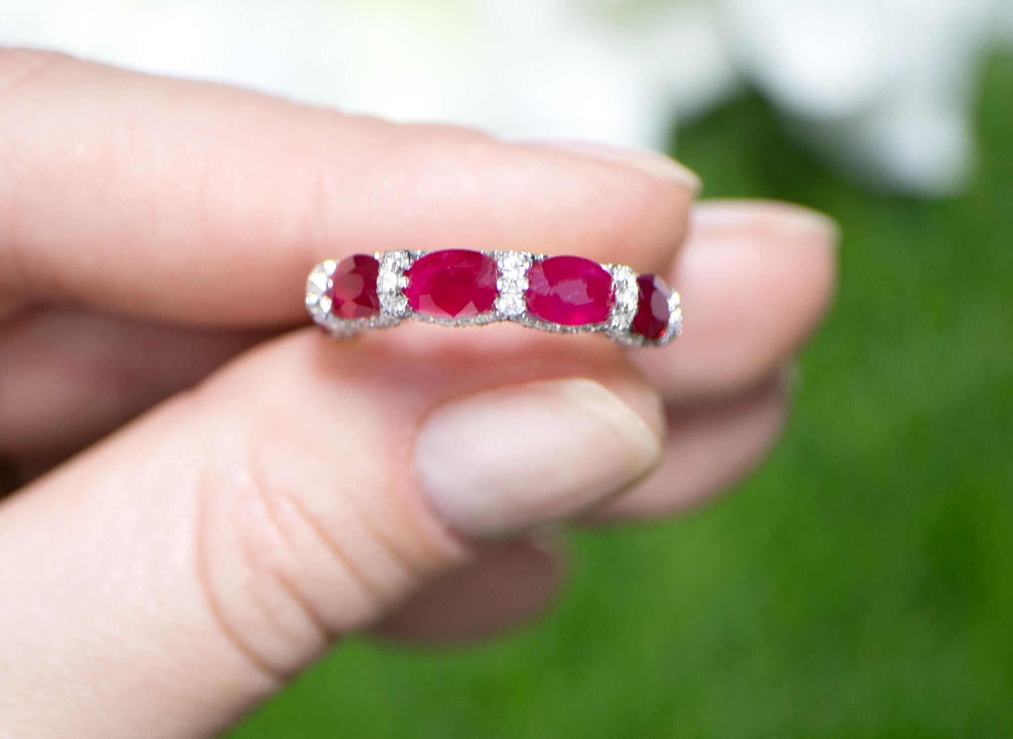 Oval Cut Ruby Band Ring With Diamonds 3.24 Carats 18K Gold For Sale