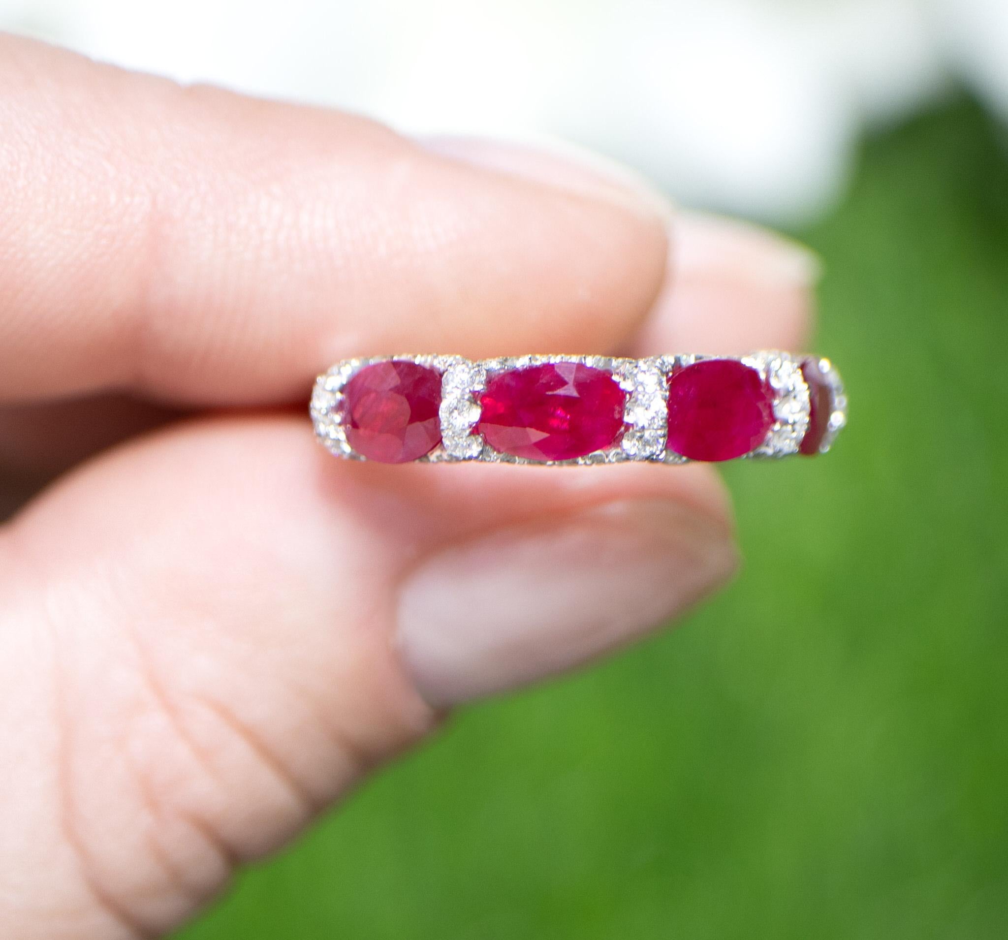 Ruby Band Ring With Diamonds 3.24 Carats 18K Gold In Excellent Condition For Sale In Aliso Viejo, CA