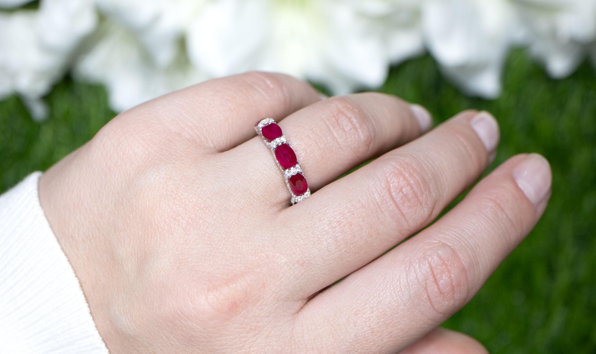 Ruby Band Ring With Diamonds 3.24 Carats 18K Gold For Sale 1