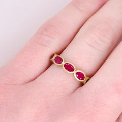 Anello a fascia con rubino, oro giallo satinato da 1,52 carati TW Splendido ORDINE PERSONALIZZATO 4-5 SETTIMANE